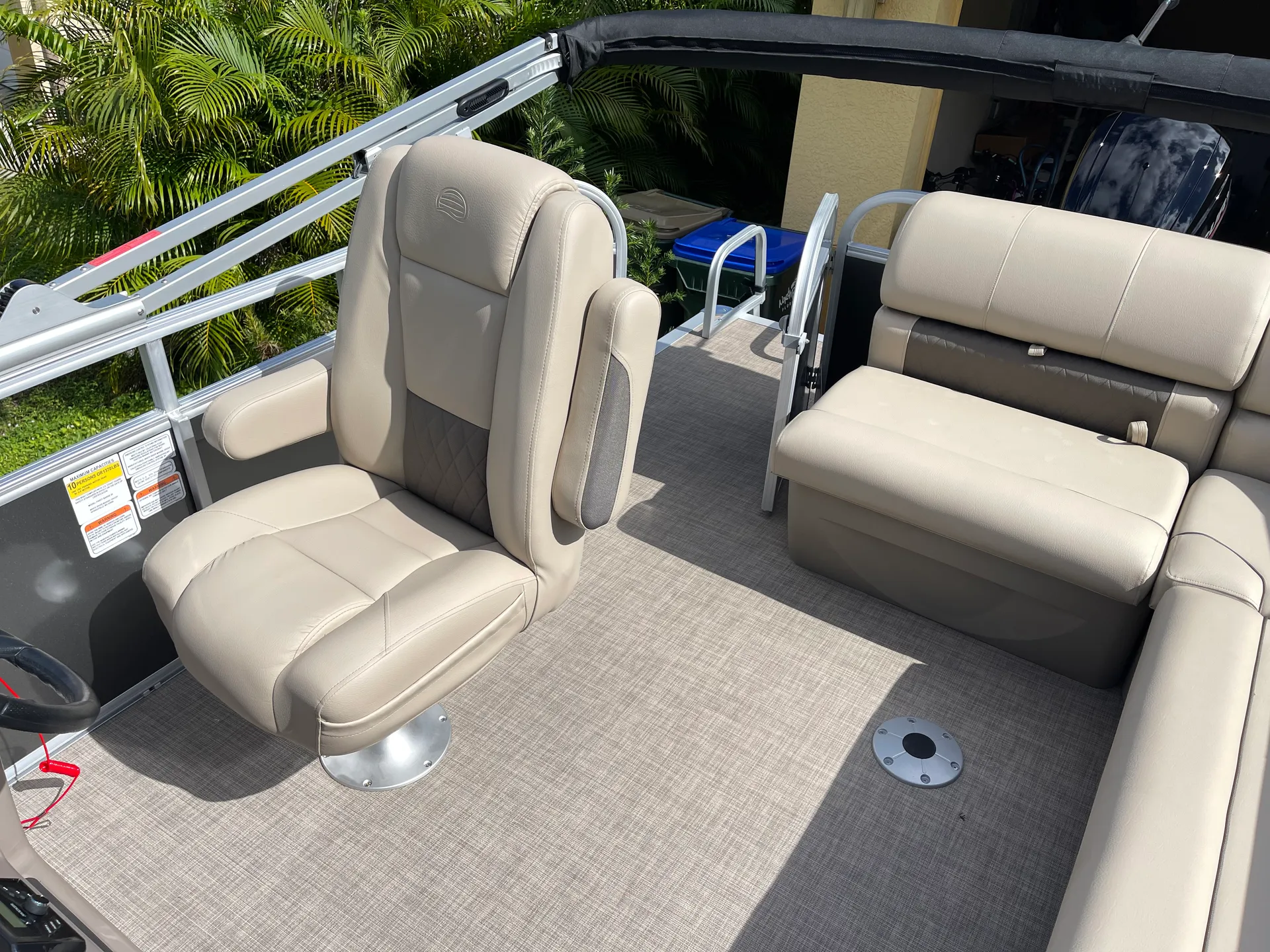 SUN TRACKER PARTY BARGE 20 DLX in North Port, FL — photo 9