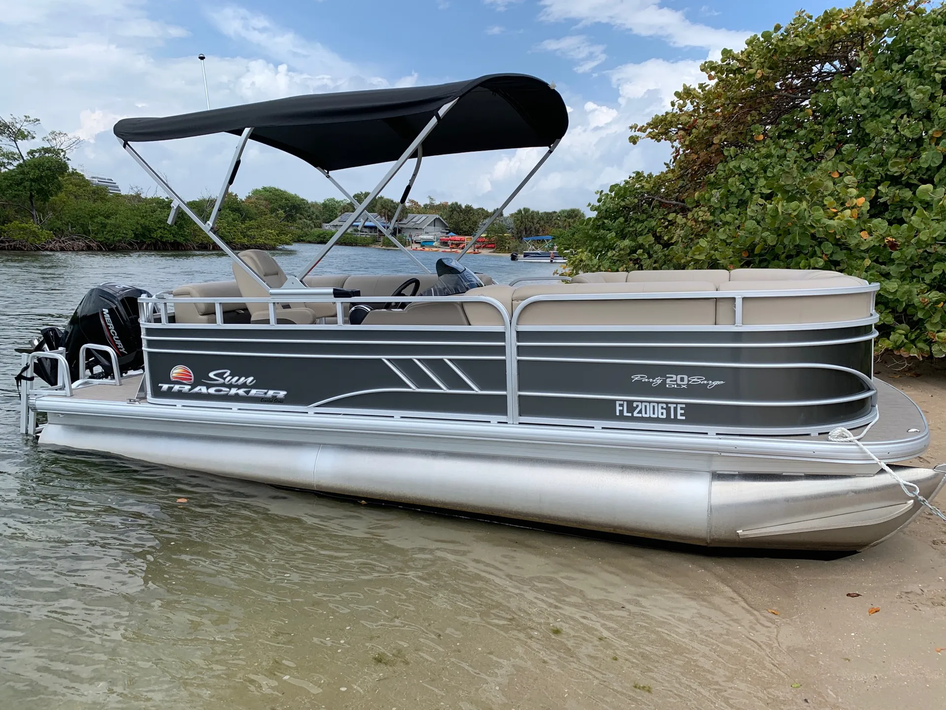 SUN TRACKER PARTY BARGE 20 DLX in Fort Lauderdale, FL — photo 2