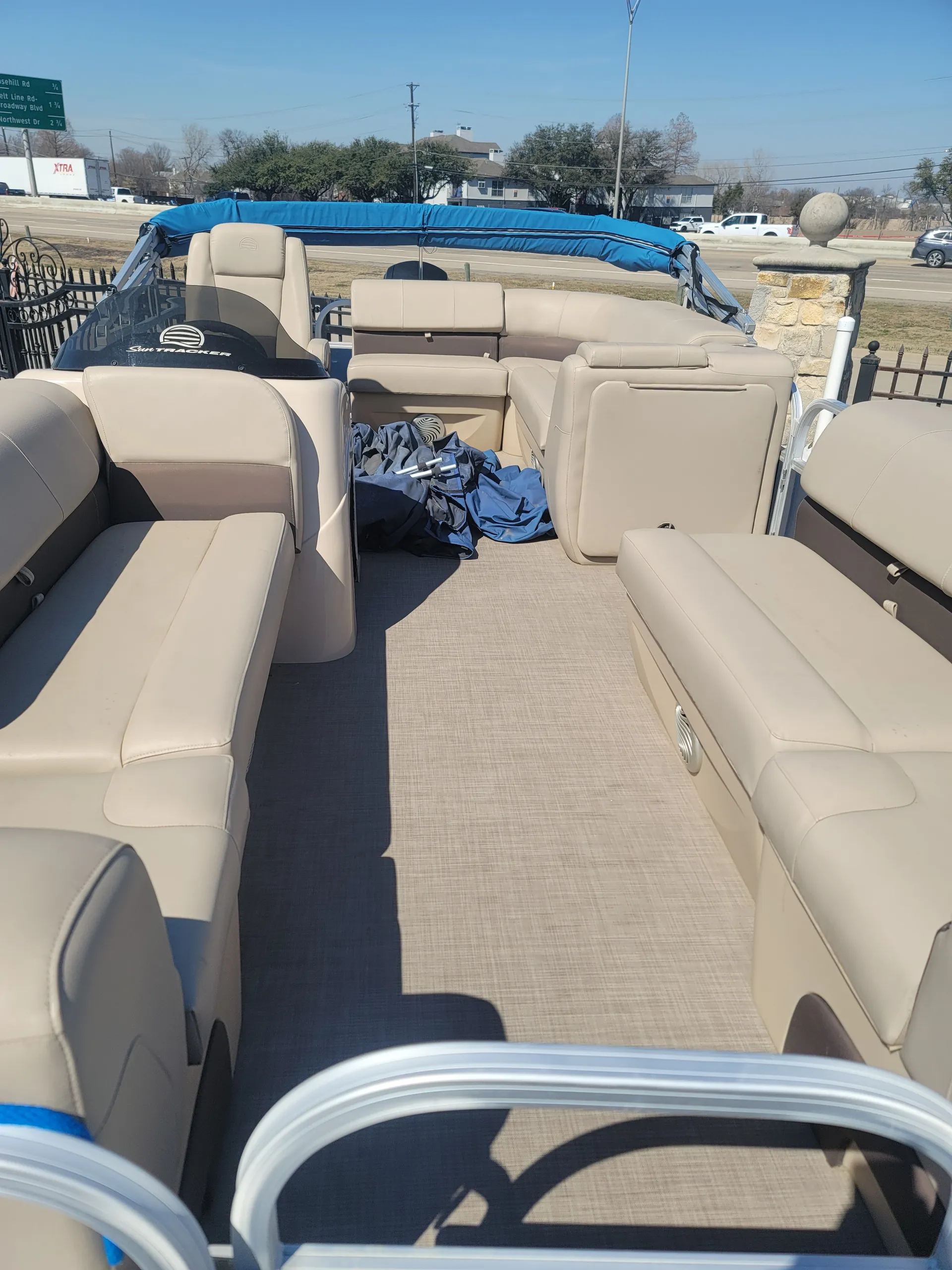 Rent this beautiful 21' BARGE 20 DLX in Garland!