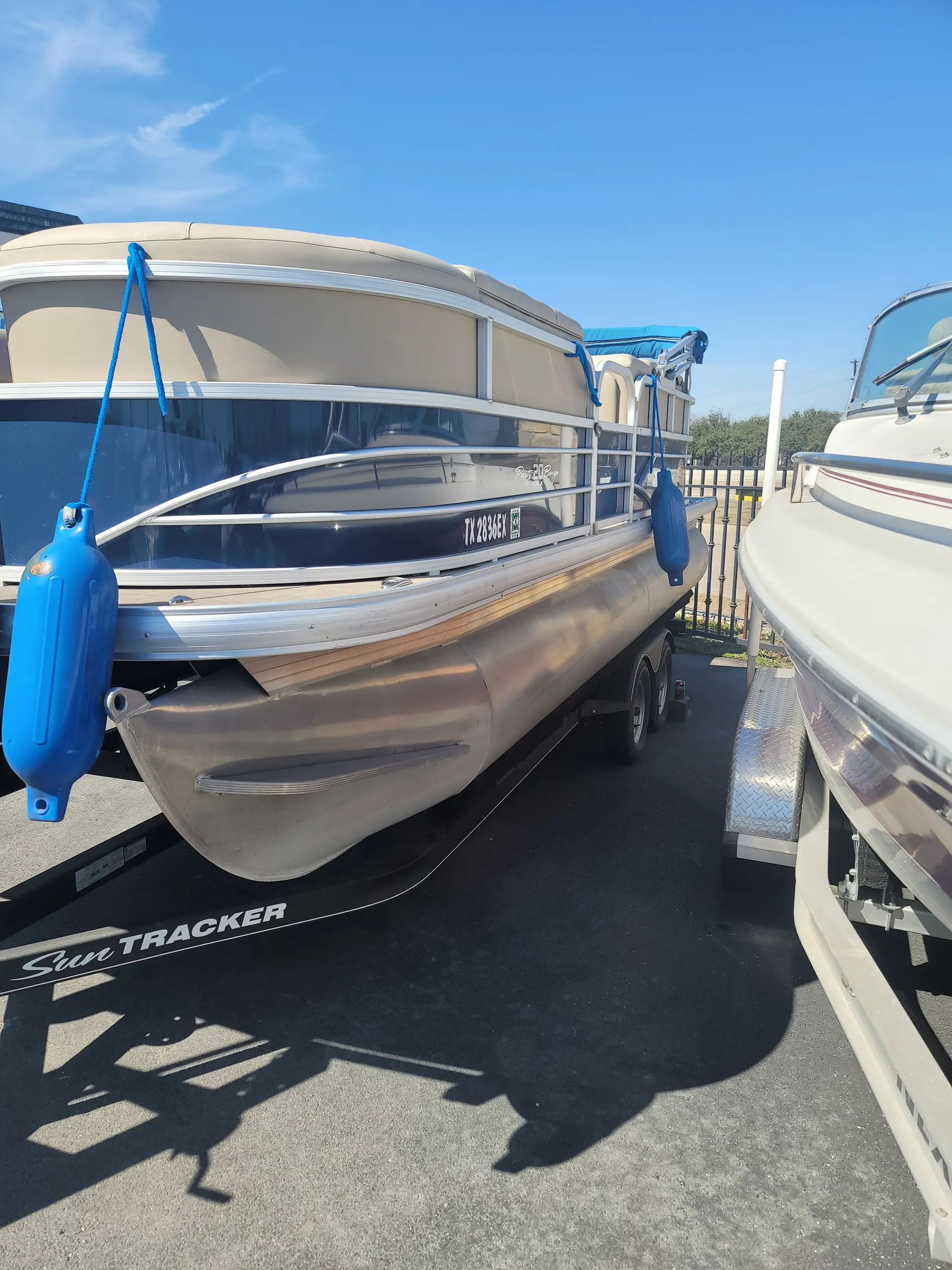 Rent this beautiful 21' BARGE 20 DLX in Garland!