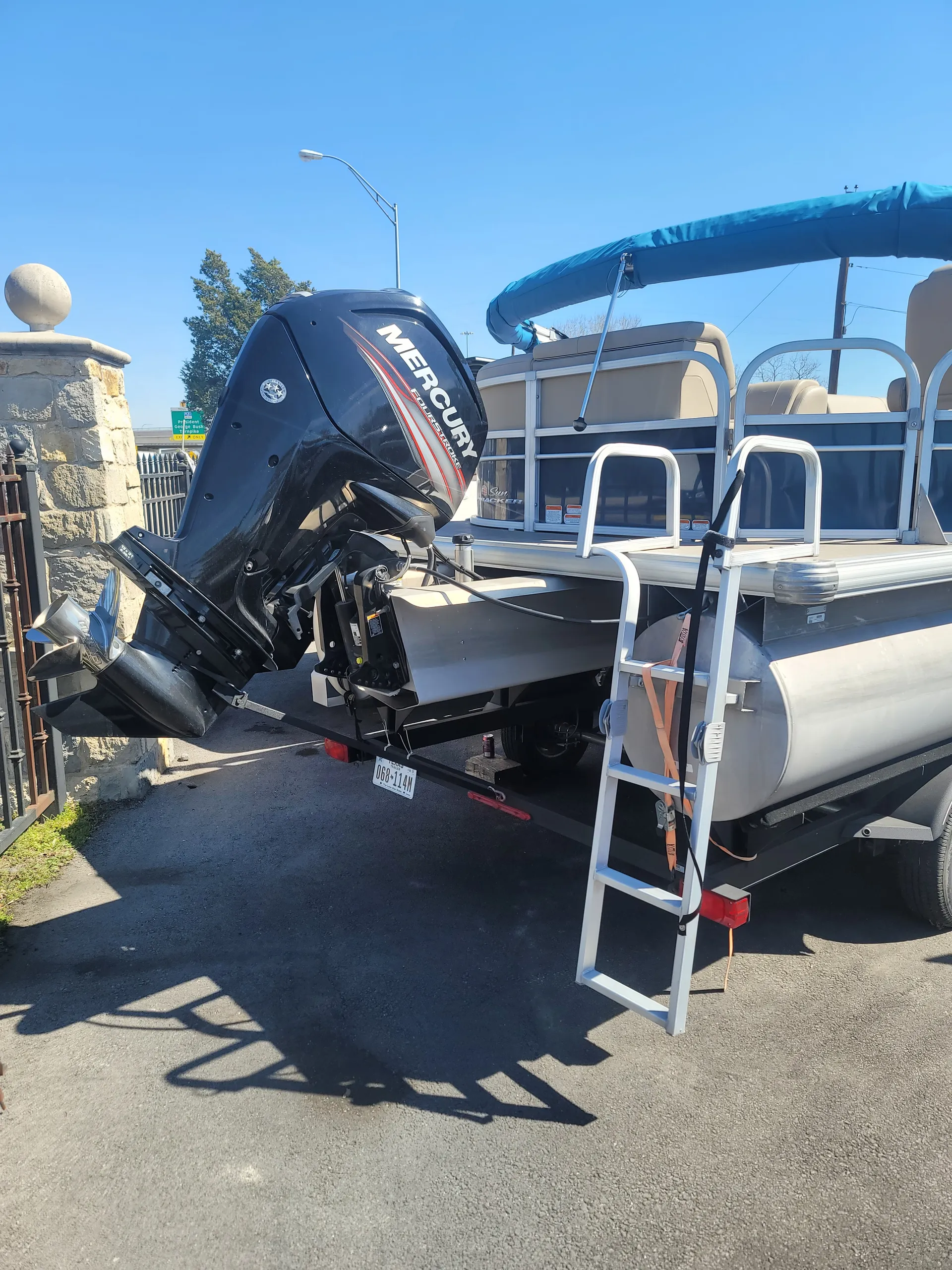 Rent this beautiful 21' BARGE 20 DLX in Garland!