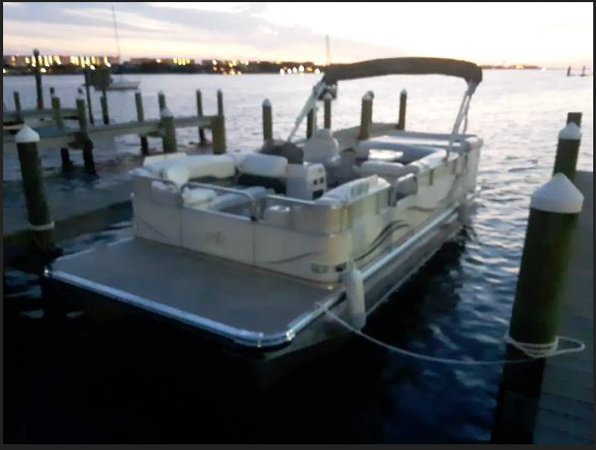Avalon Somerset 12-Person Pontoon w/Bimini, Bluetooth and More!