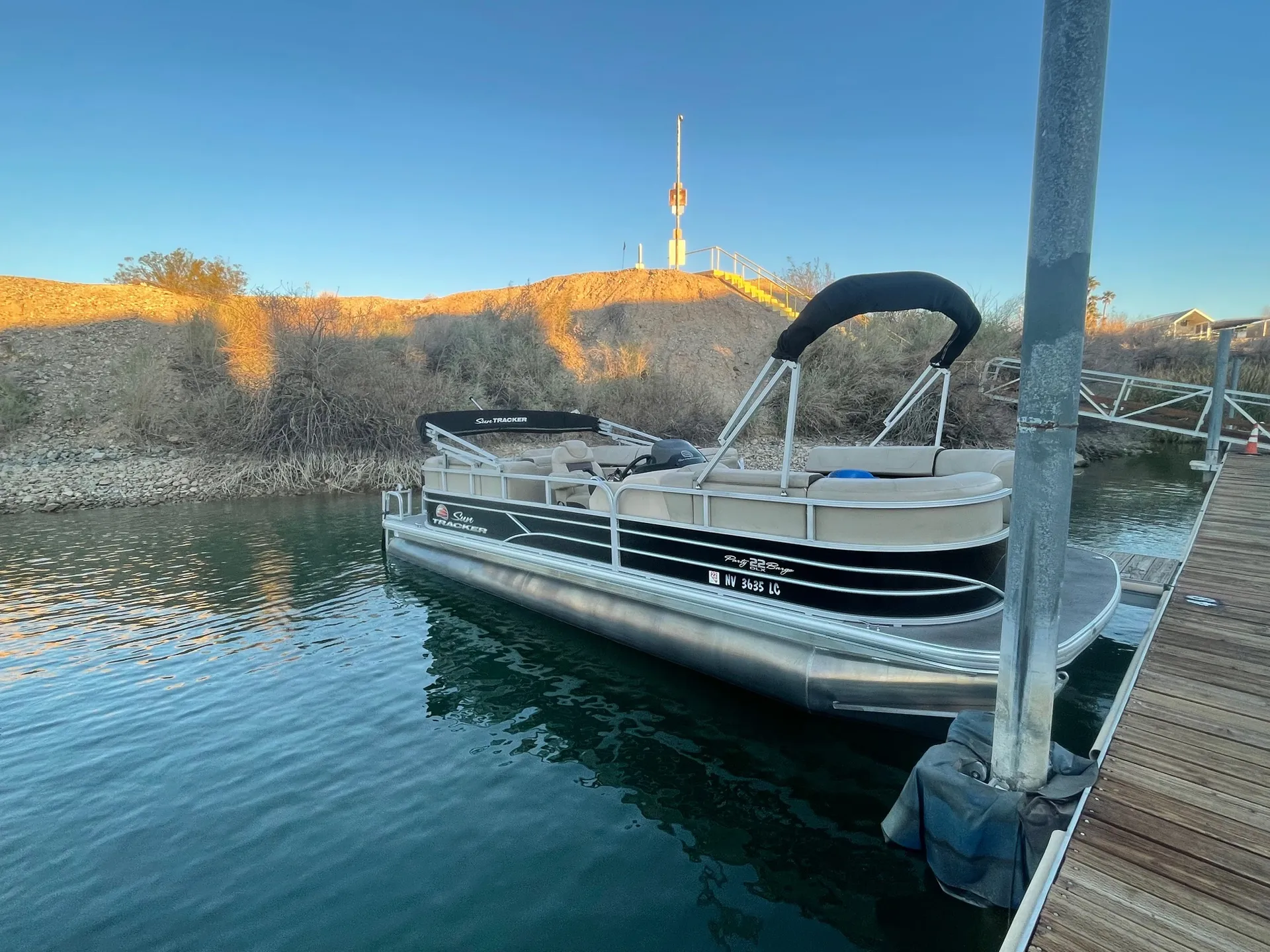 SUN TRACKER PARTY BARGE 22 DLX in Lake Havasu City, AZ — photo 4