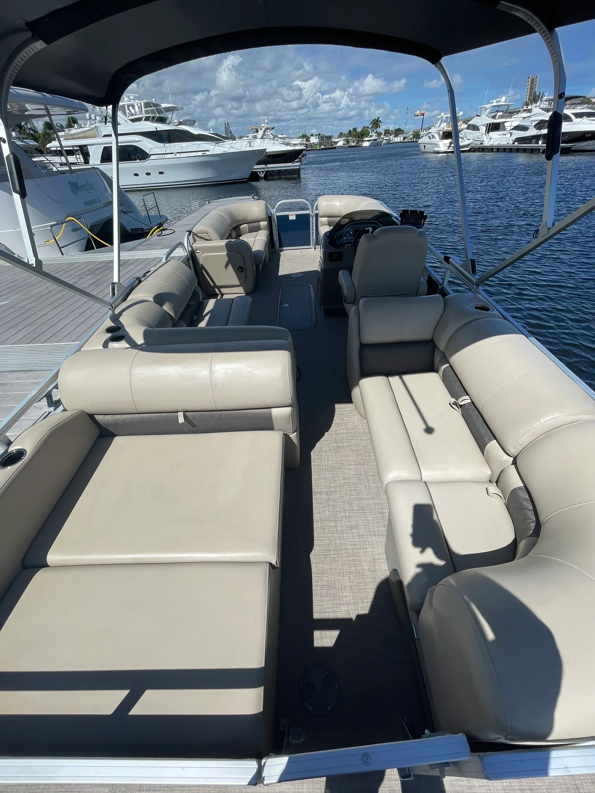 22' Sun Tracker Tritoon 200HP (Gas Partially Inluded)