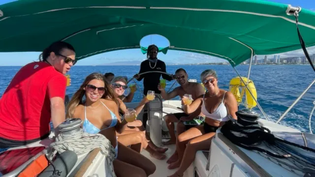 Rent a Beneteau USA cruiser in Honolulu, HI near me
