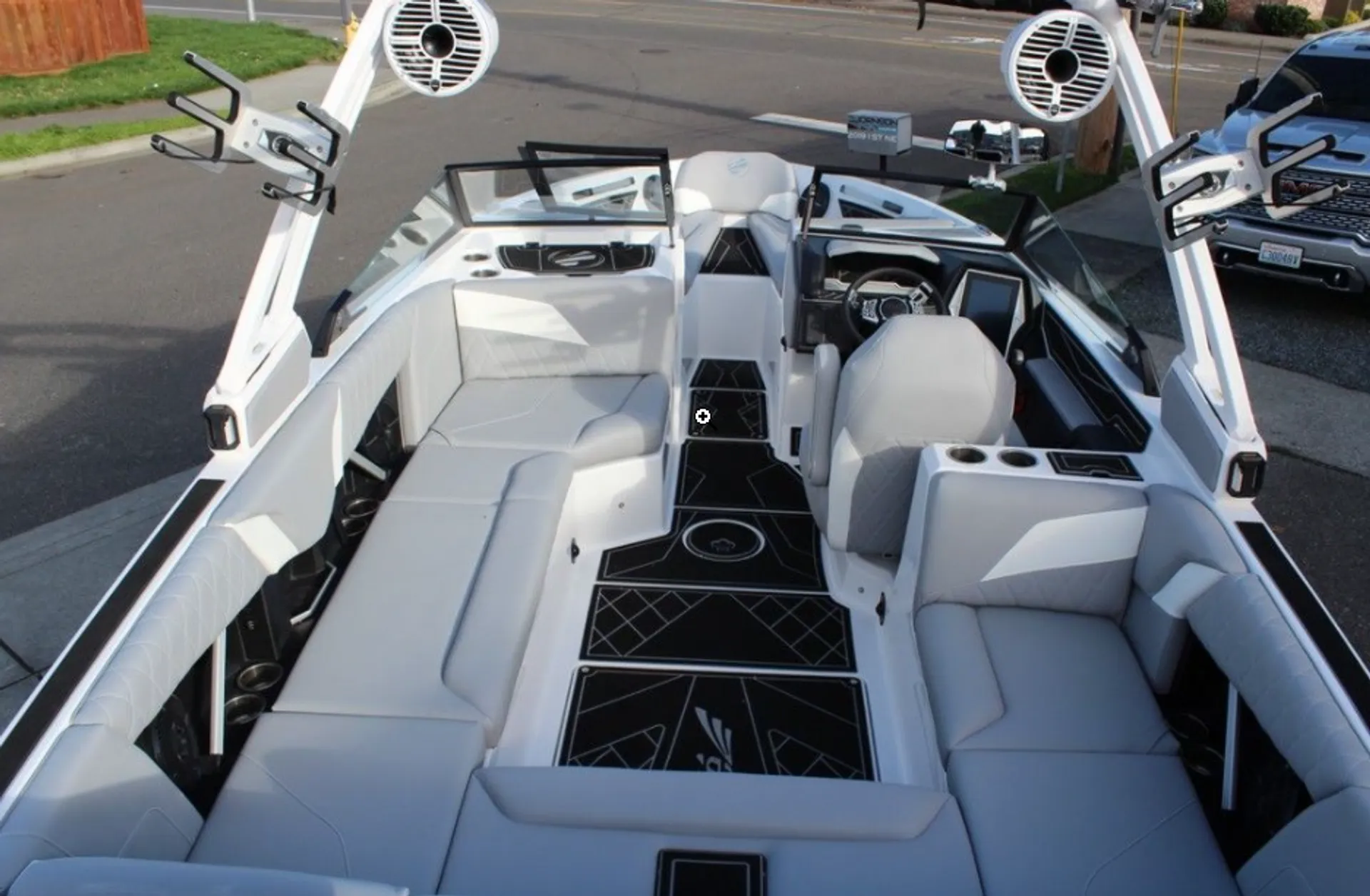 Instant Book this Wakesurf Boat! Grapevine Lake, PK, Lewisville, Etc. 