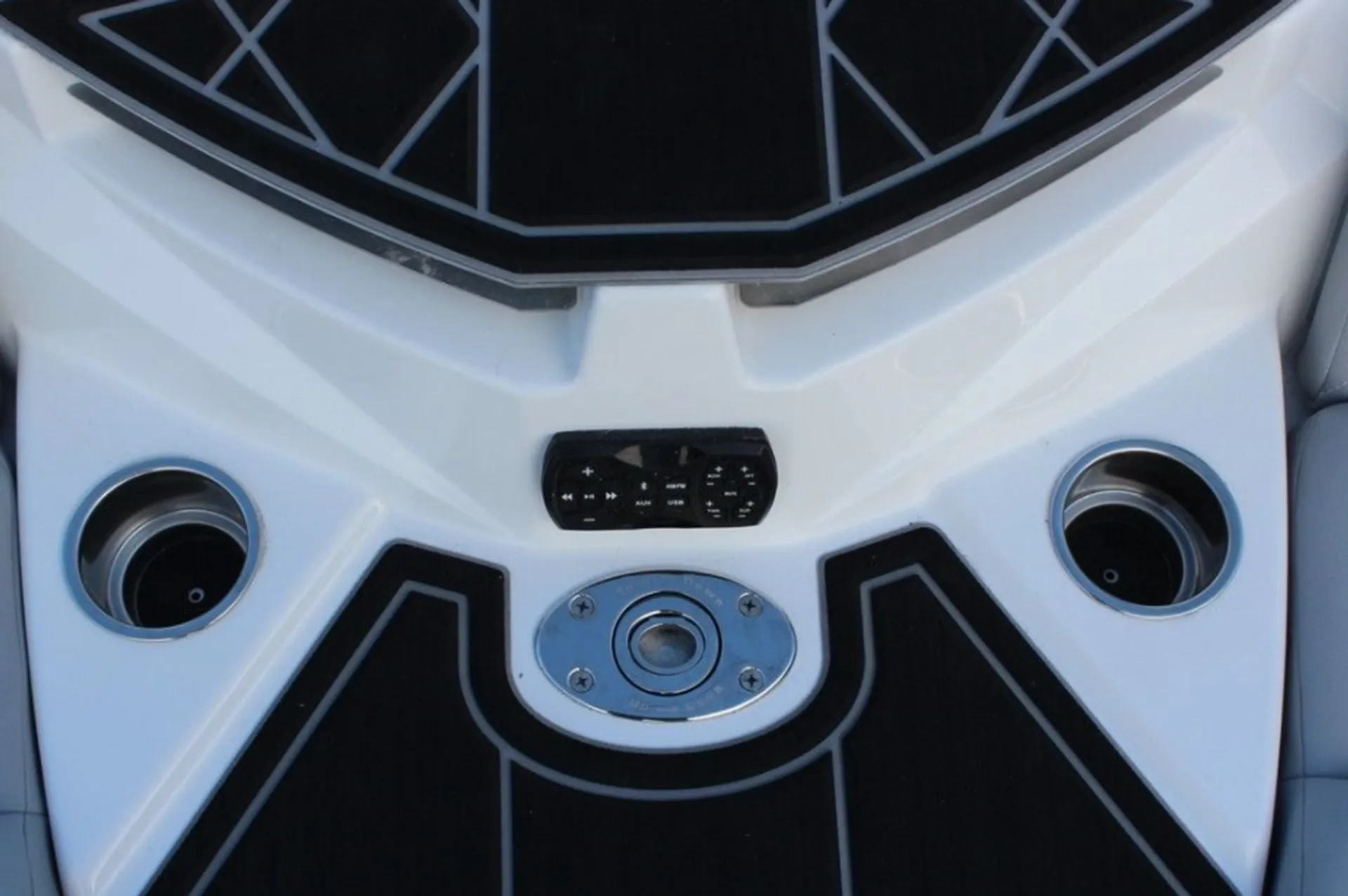 Instant Book this Wakesurf Boat! Grapevine Lake, PK, Lewisville, Etc. 