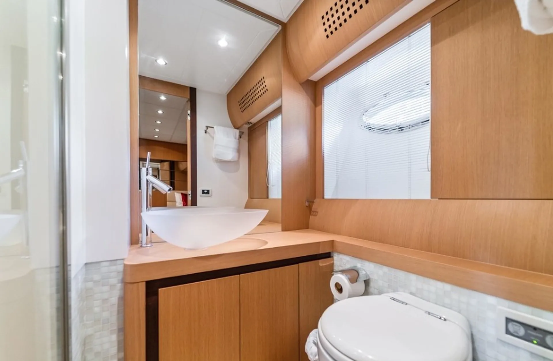 Pershing 94ft w/flybridge sport in North Miami Beach, FL — photo 9