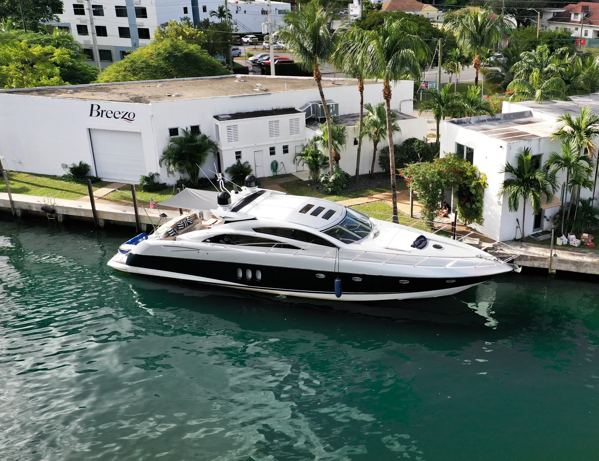 Luxury Sunseeker 72 Predator 