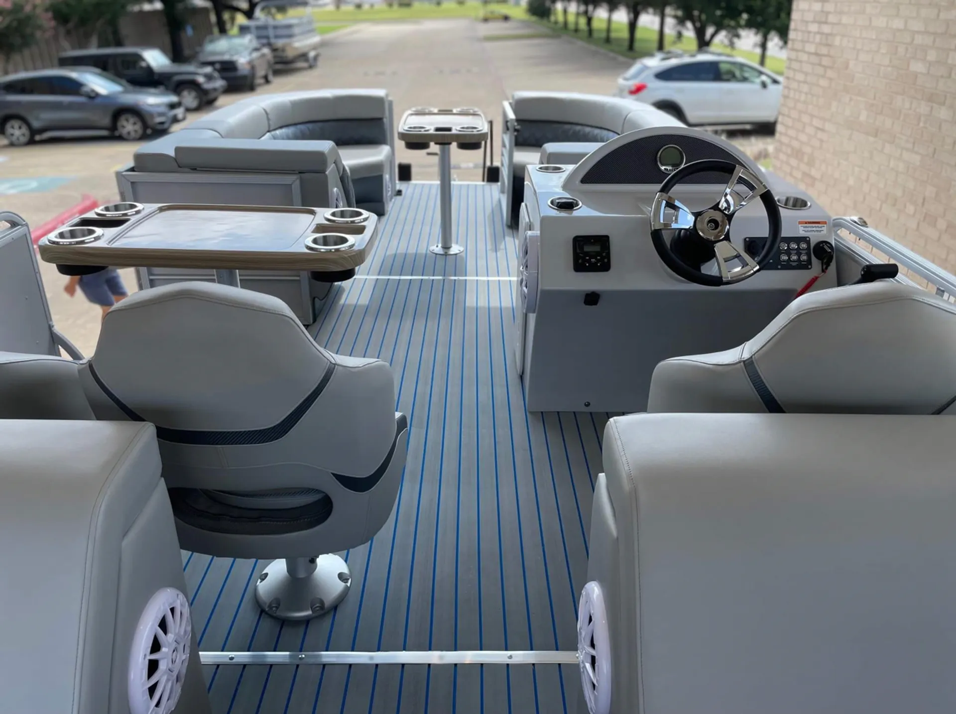  2021 Pontoon-23’ Lounger  (Rent 4 day get 3 free)