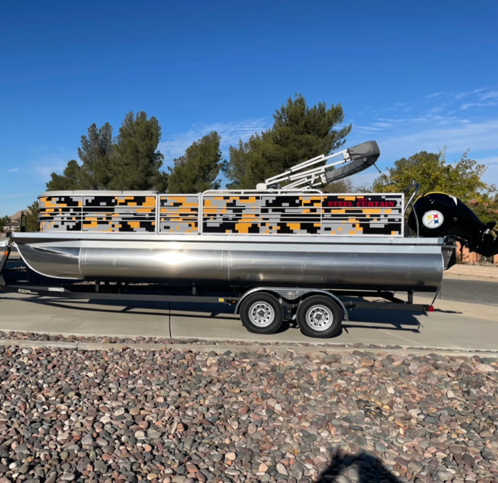  2021 Pontoon-23’ Lounger  (Rent 4 day get 3 free)