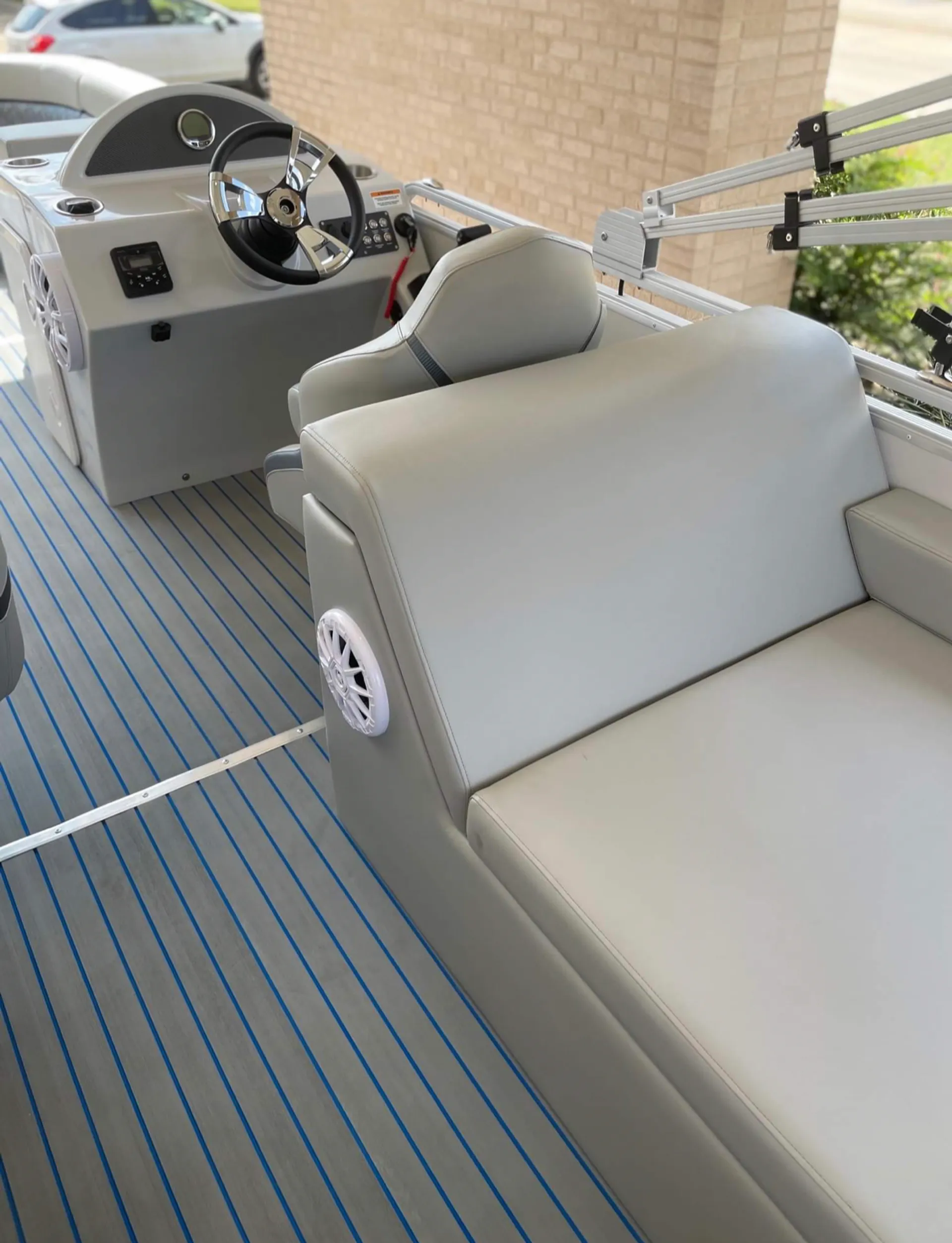  2021 Pontoon-23’ Lounger  (Rent 4 day get 3 free)