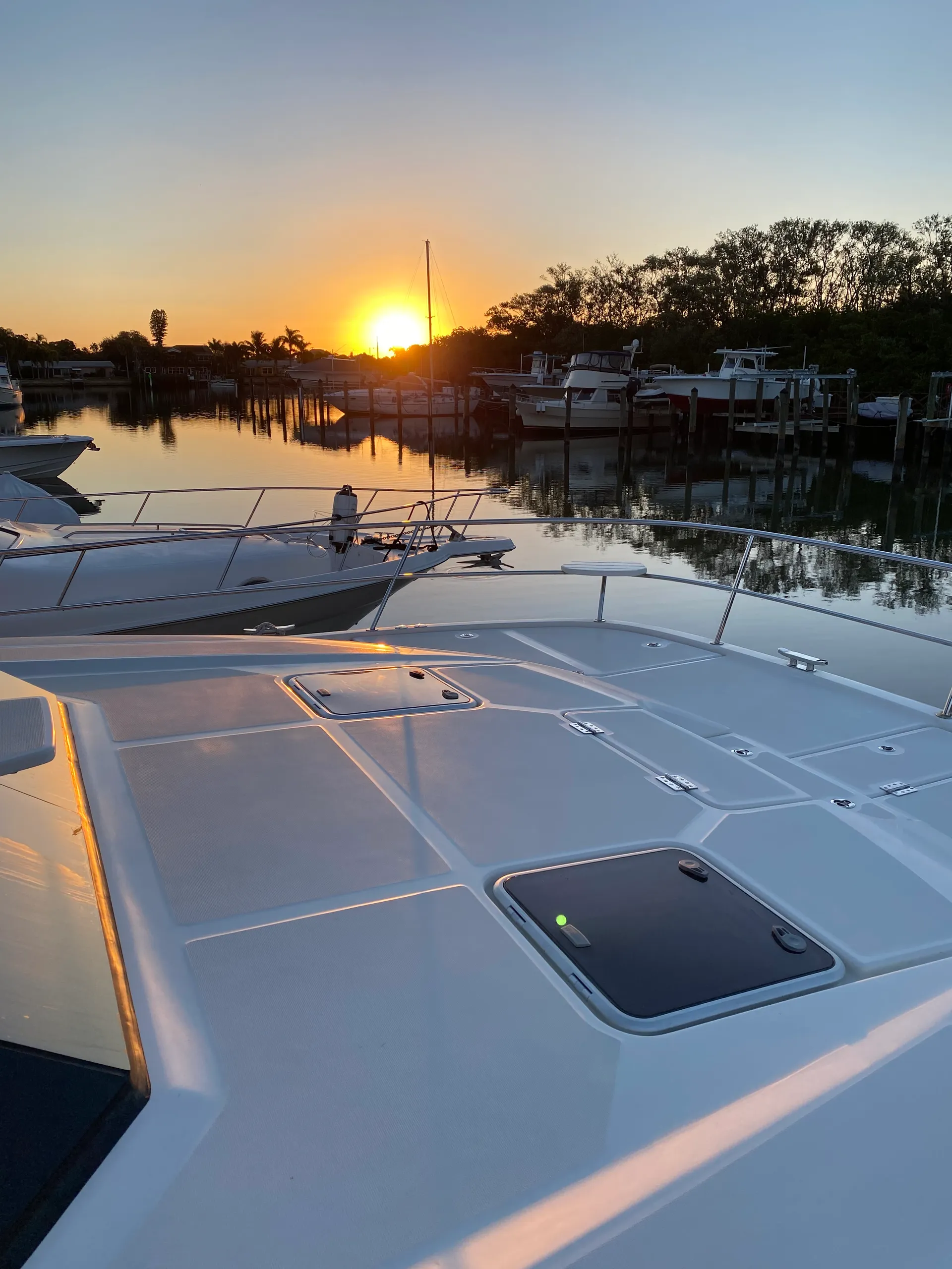 44’ Aquila Luxury Yacht Charter in St. Petersburg