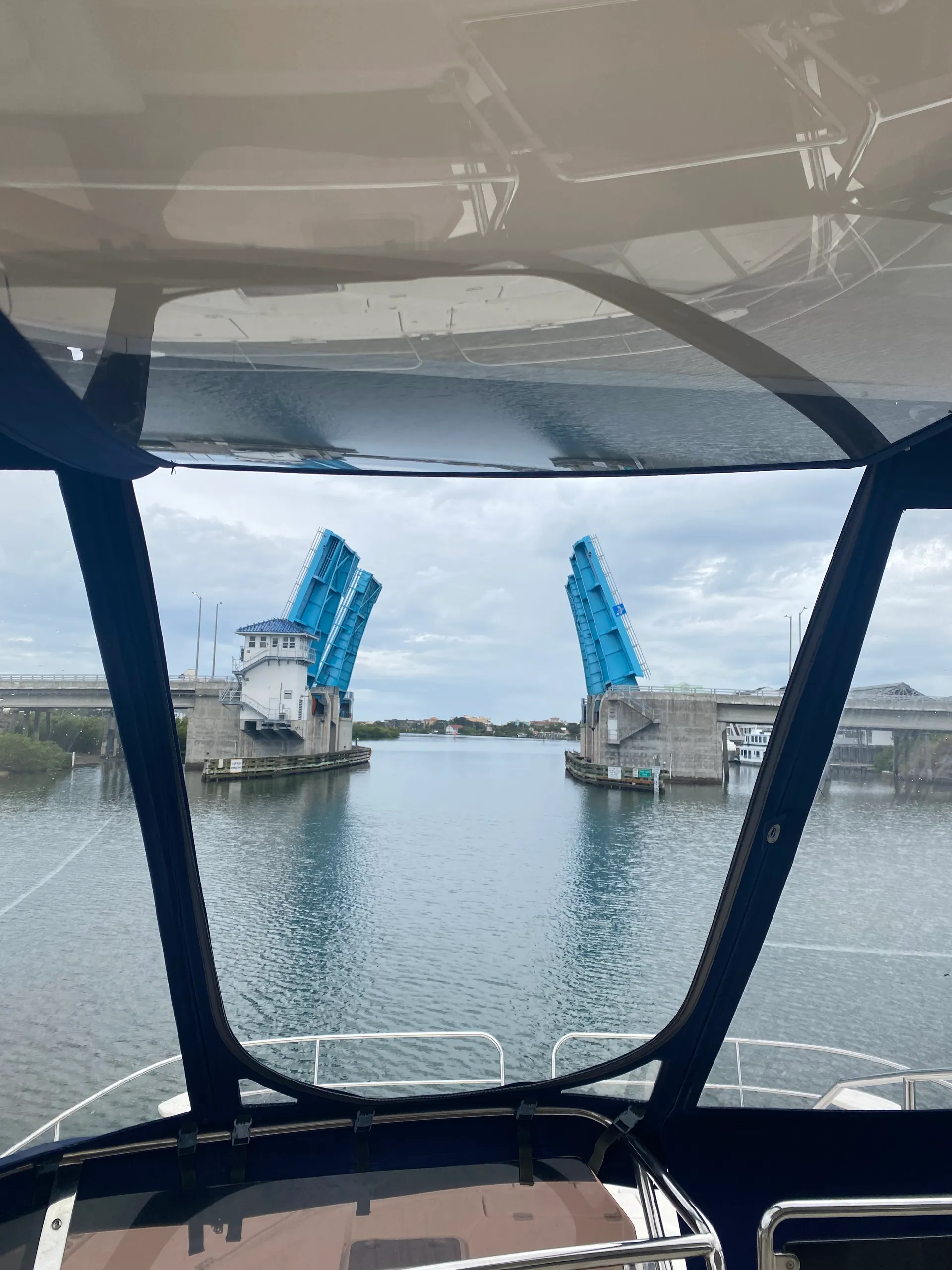 44’ Aquila Luxury Yacht Charter in St. Petersburg