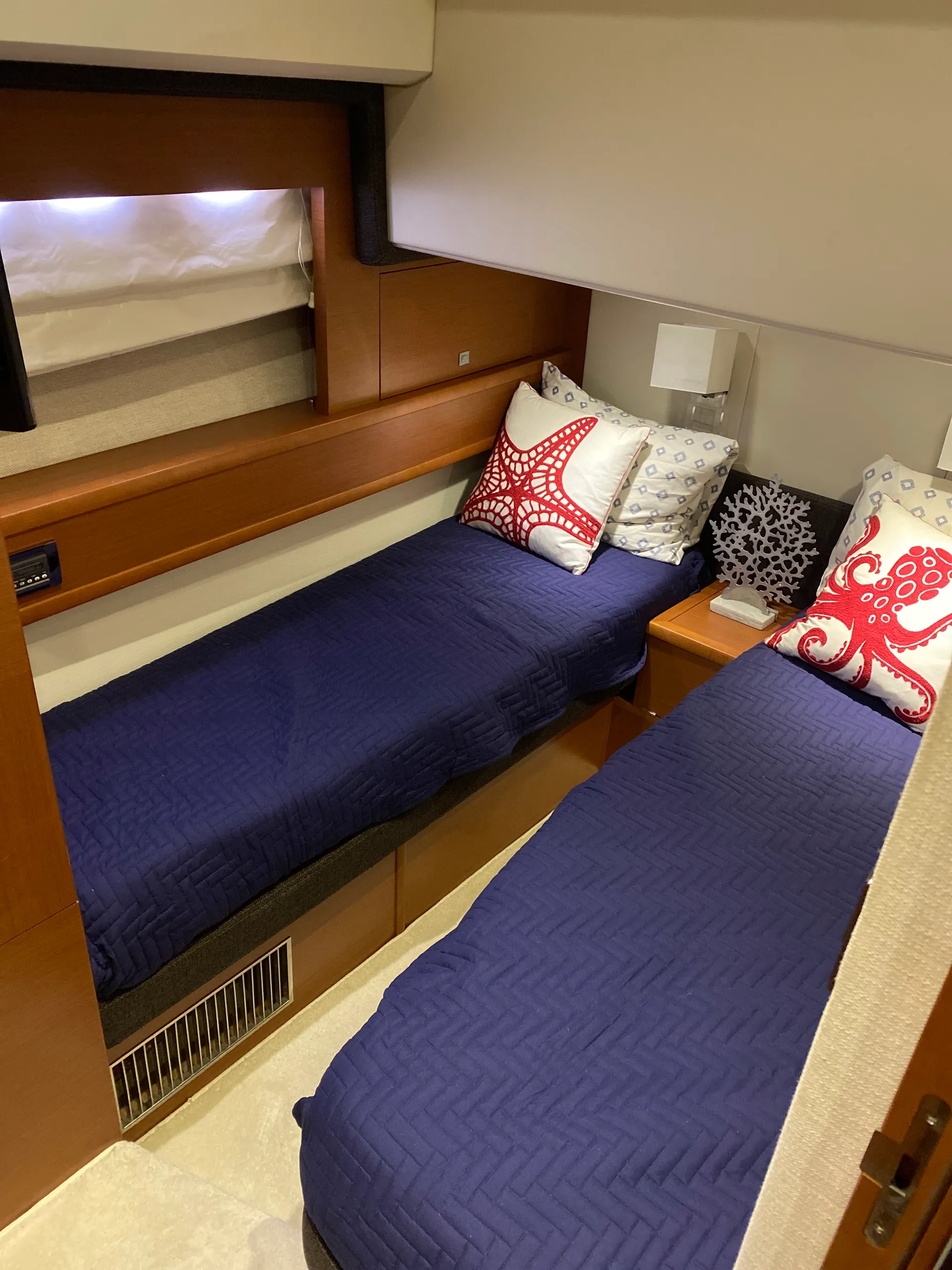 64' Prestige Luxury Yacht