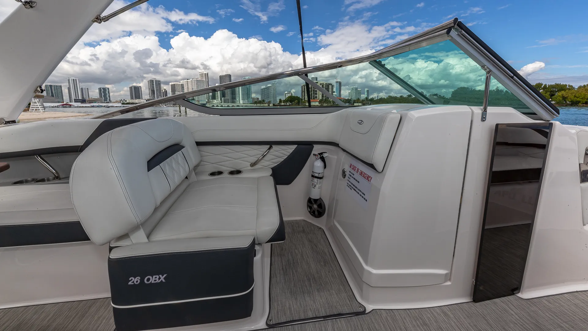 Breathtaking Skyline Boat Tour Day&Night -No hidden fee-