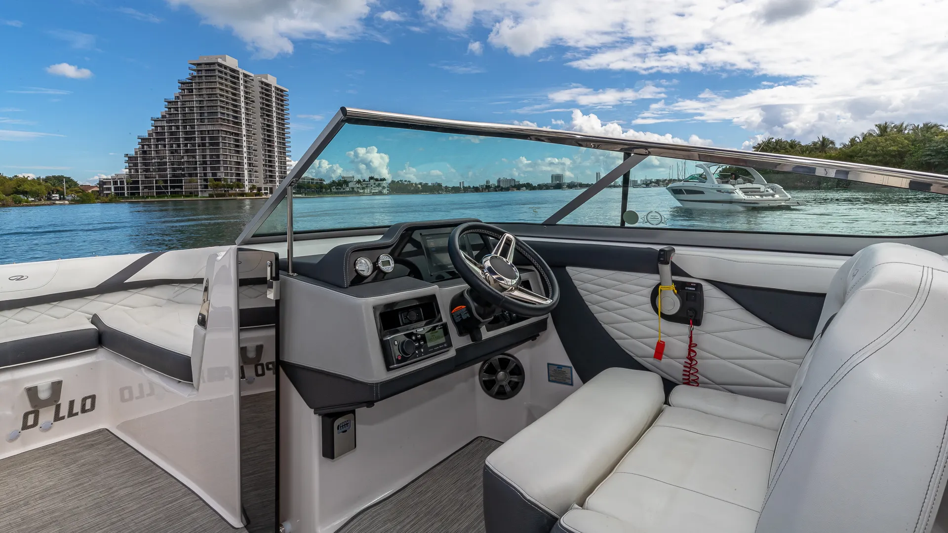 Breathtaking Skyline Boat Tour Day&Night -No hidden fee-