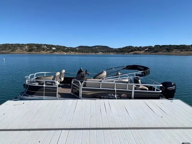 Rent a SUN TRACKER pontoon in Canyon Lake, TX near me