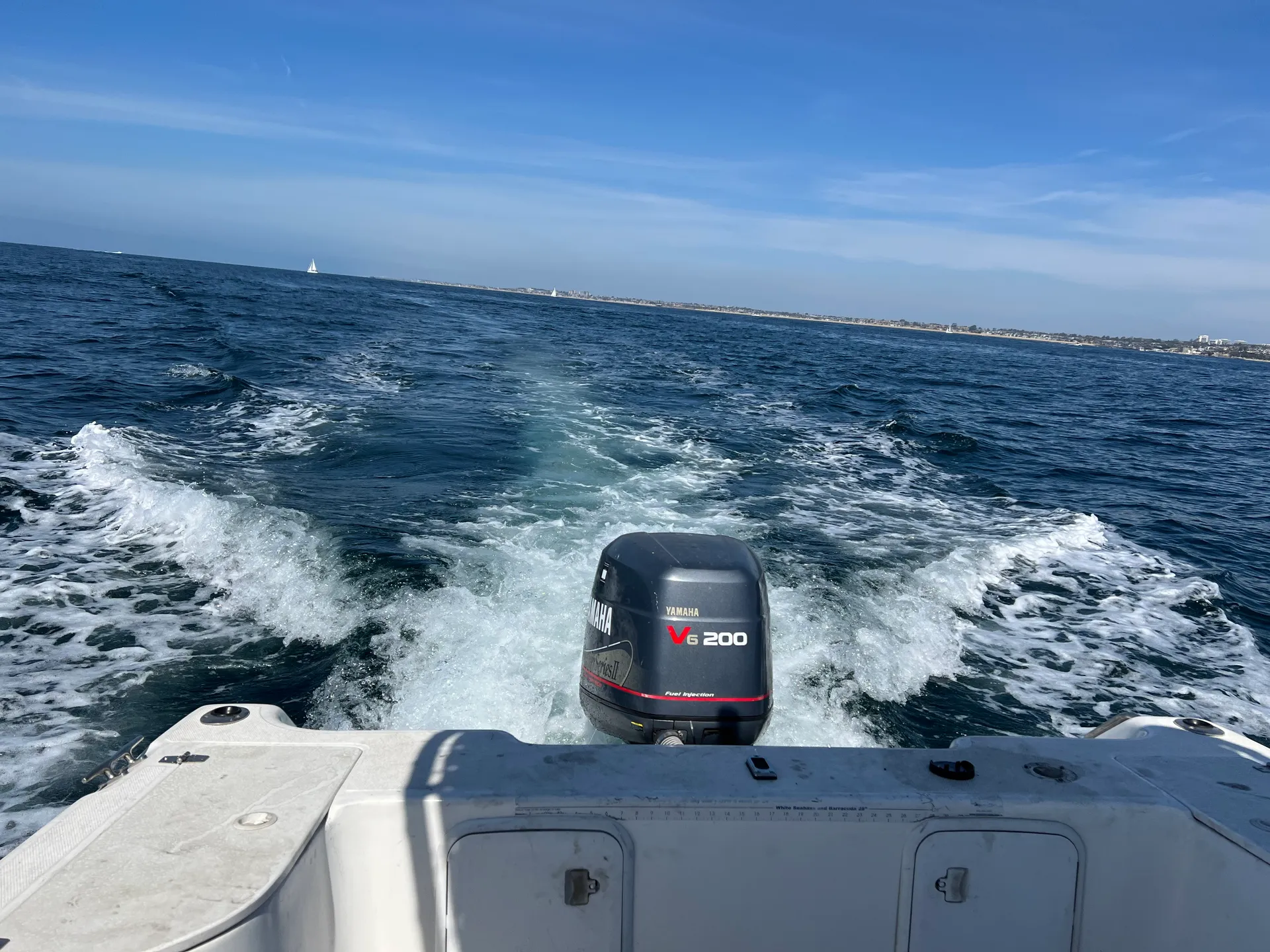 Century Boats 2100 Walkaround in Costa Mesa, CA — photo 6