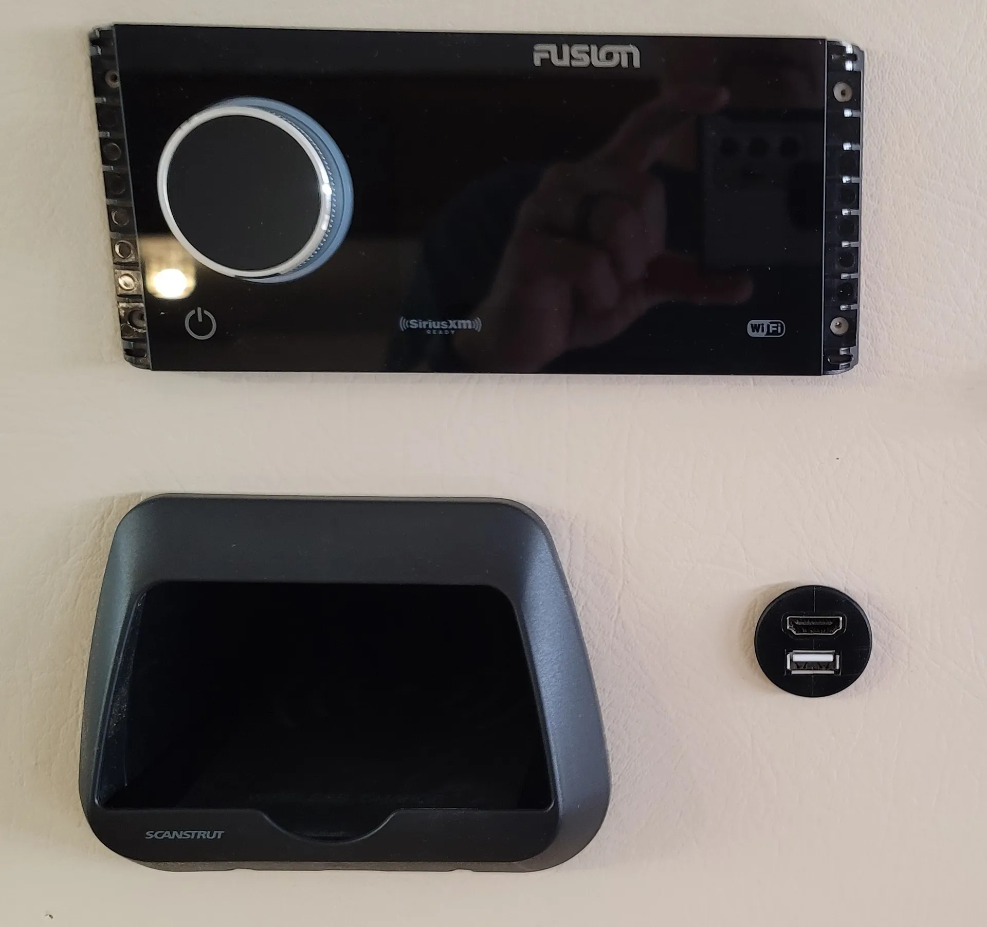 Charter this 44' Luxury  Sea Ray Yacht 