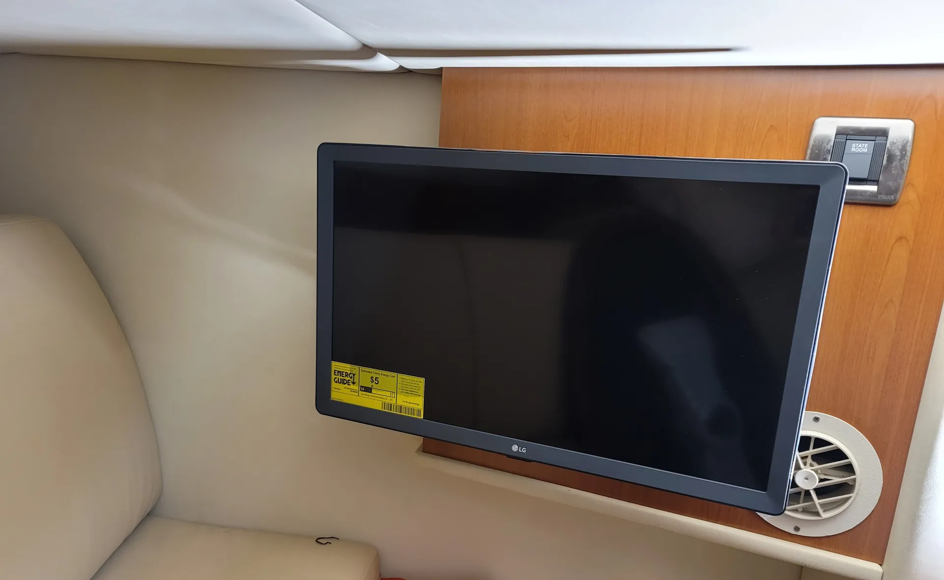 Charter this 44' Luxury  Sea Ray Yacht 