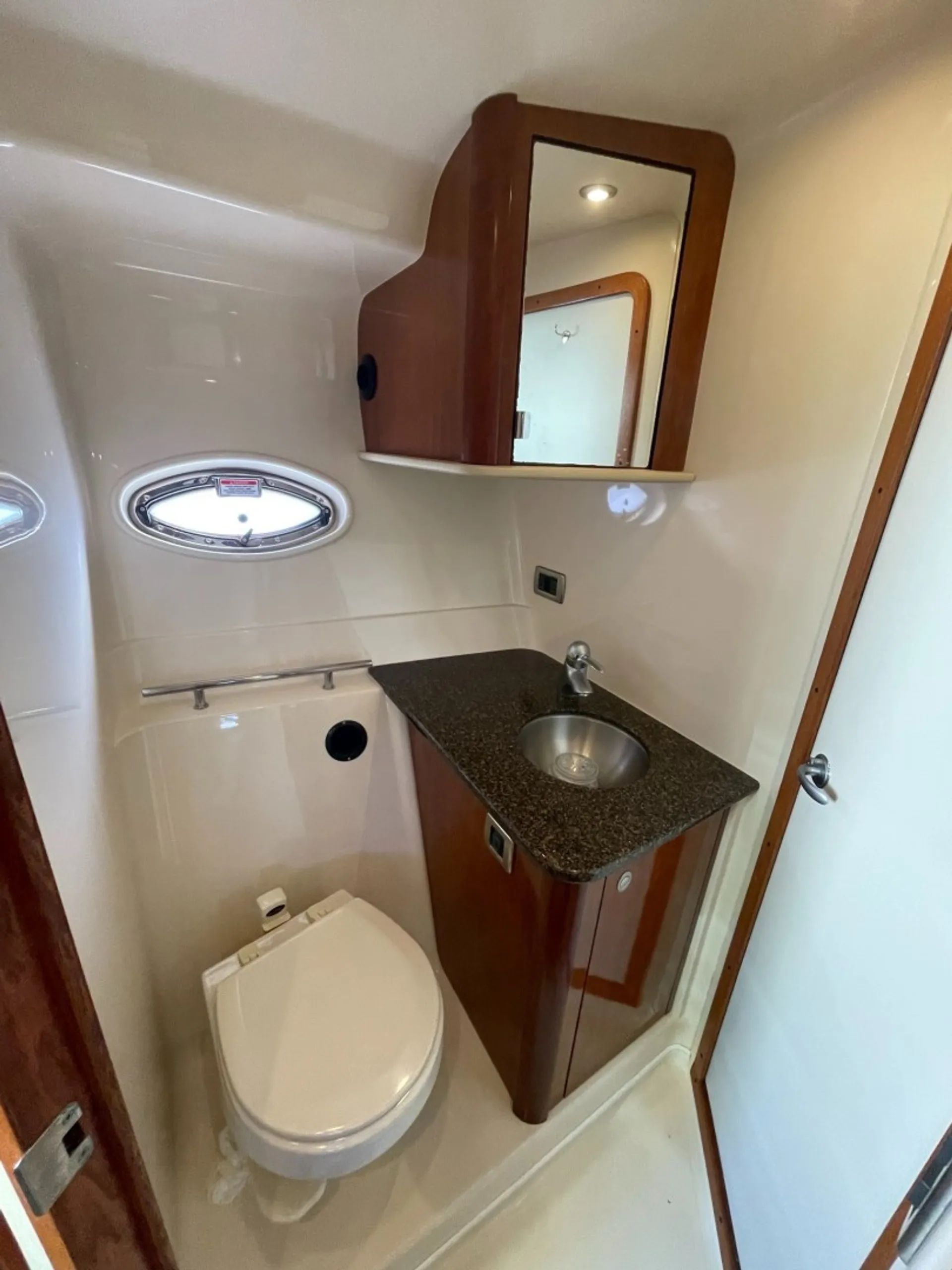 Charter this 44' Luxury  Sea Ray Yacht 