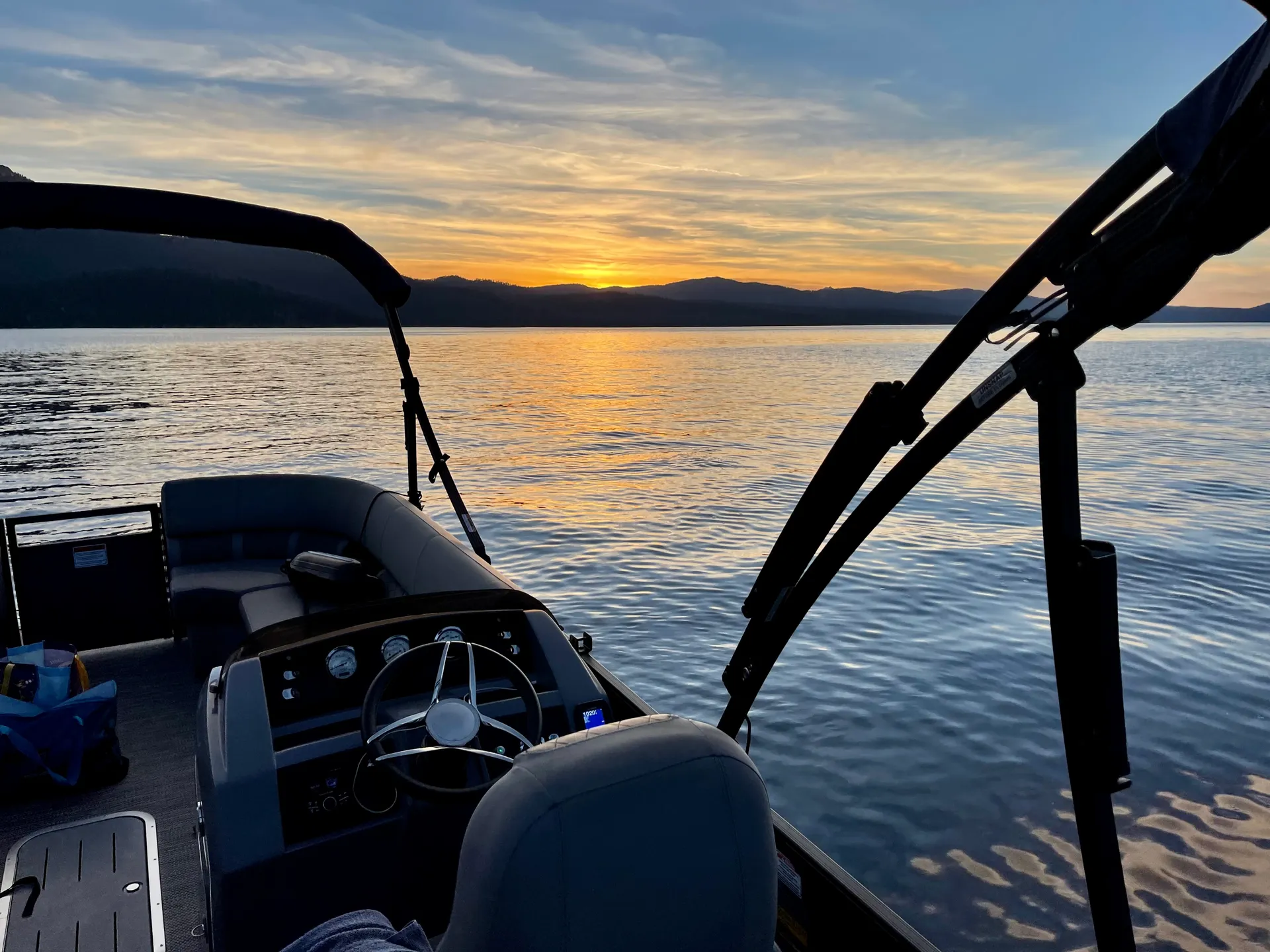 Luxury, Comfort & Style 2021 Tritoon Lots Extras