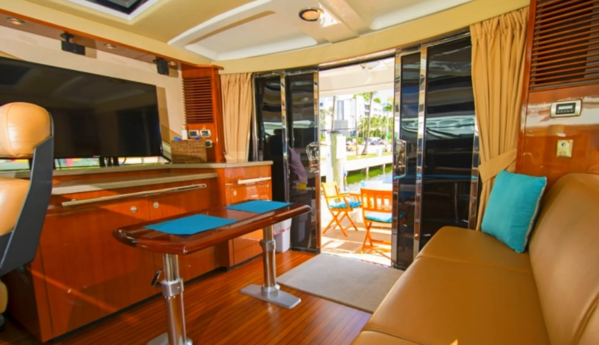 Sea Ray Boats 60 Sundancer in Chicago, IL — photo 10