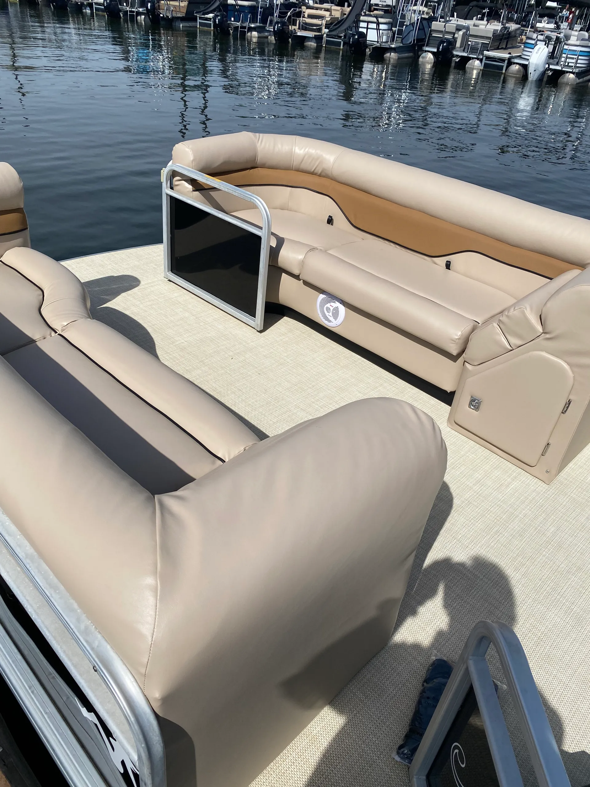 Godfrey Marine Aqua Patio 220 RS 4-Gate in Mt. Juliet, TN — photo 3