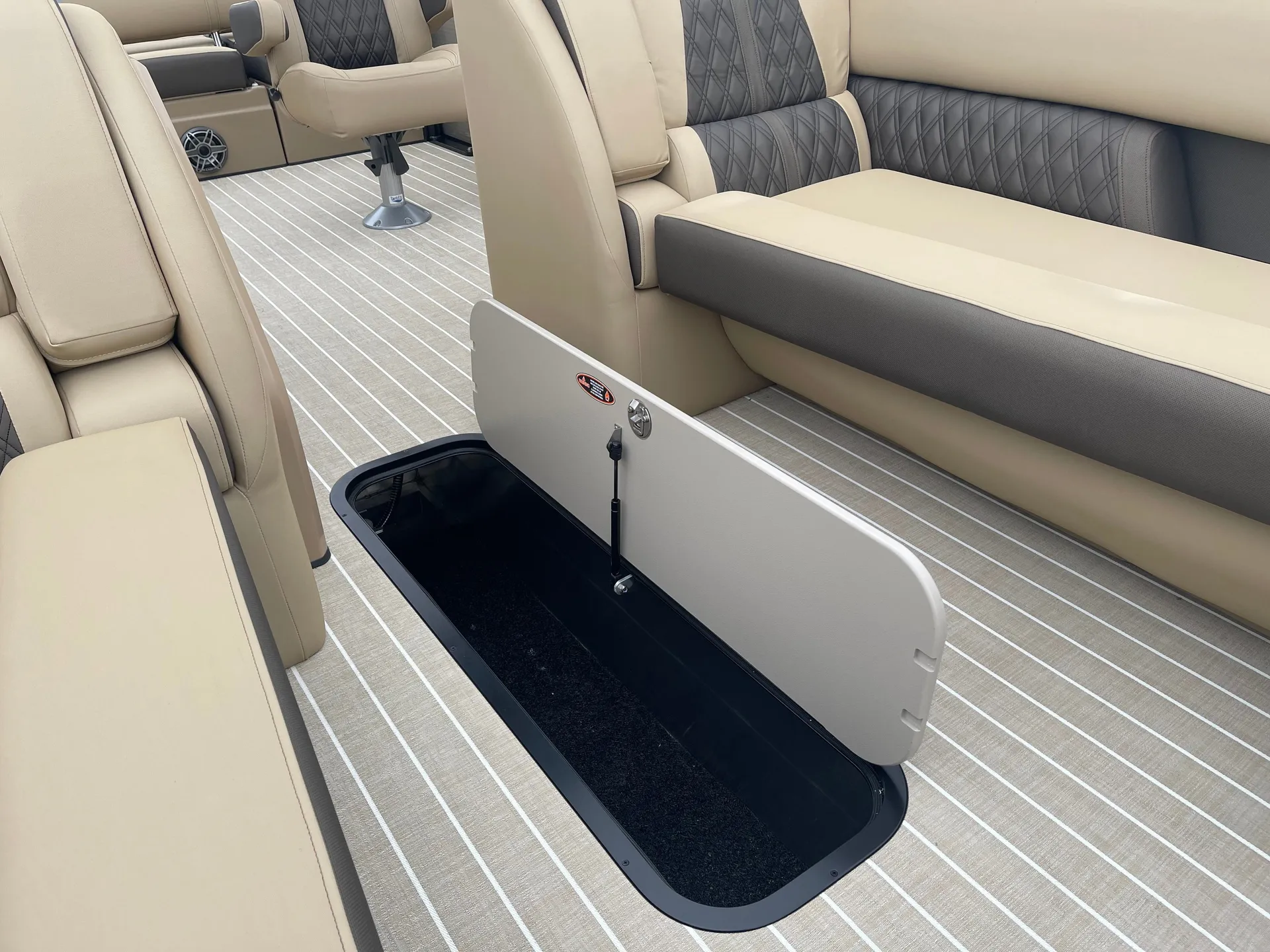 HARRIS BOATS DC 250 SOLSTICE SERIES in Gravois Mills, MO — photo 3