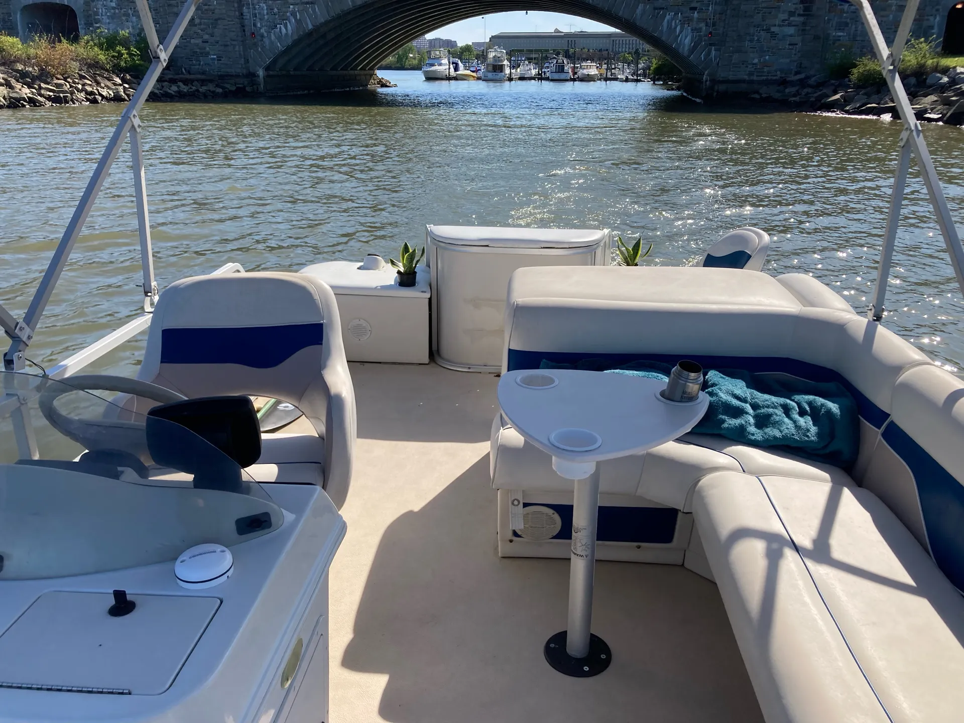 Godfrey Marine Sweetwater 220 FCXL in Arlington, VA — photo 5