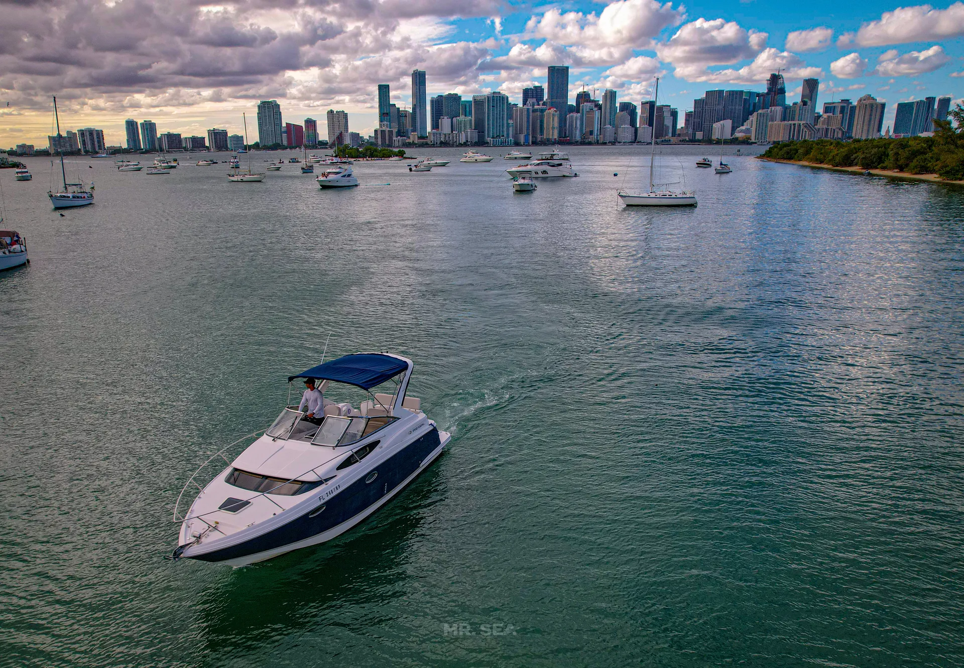 Regal Boats 2860 Window Express Volvo in Miami, FL — photo 4