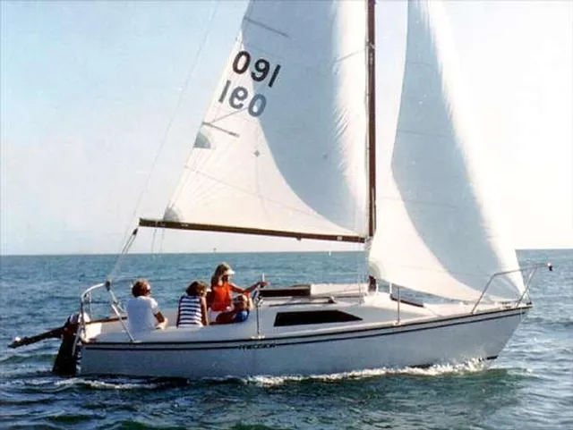 Rent a Precision Boat Works daysailer & weekender in Jacksonville, FL near me