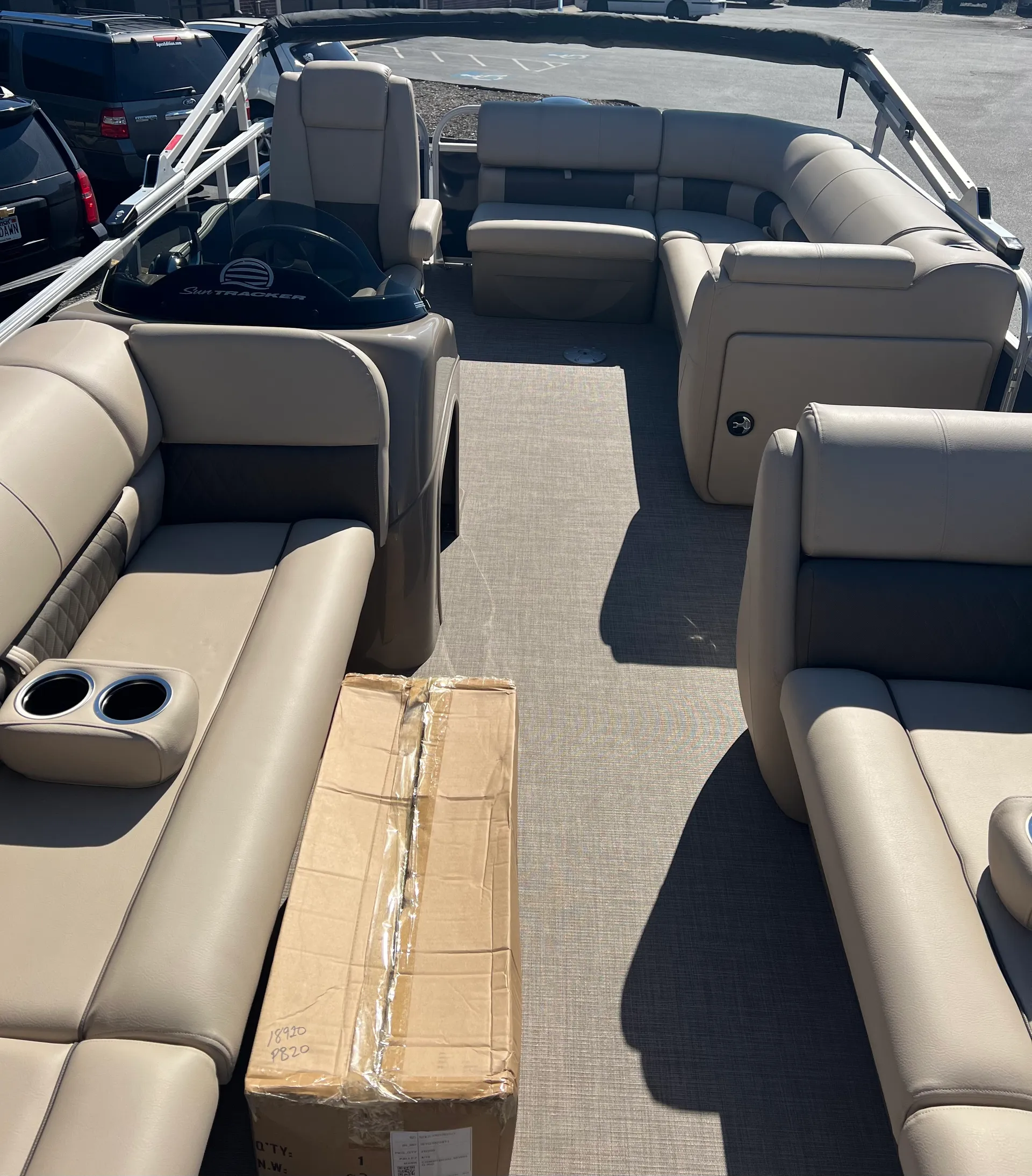 SUN TRACKER PARTY BARGE 20 DLX in Heber Springs, AR — photo 2