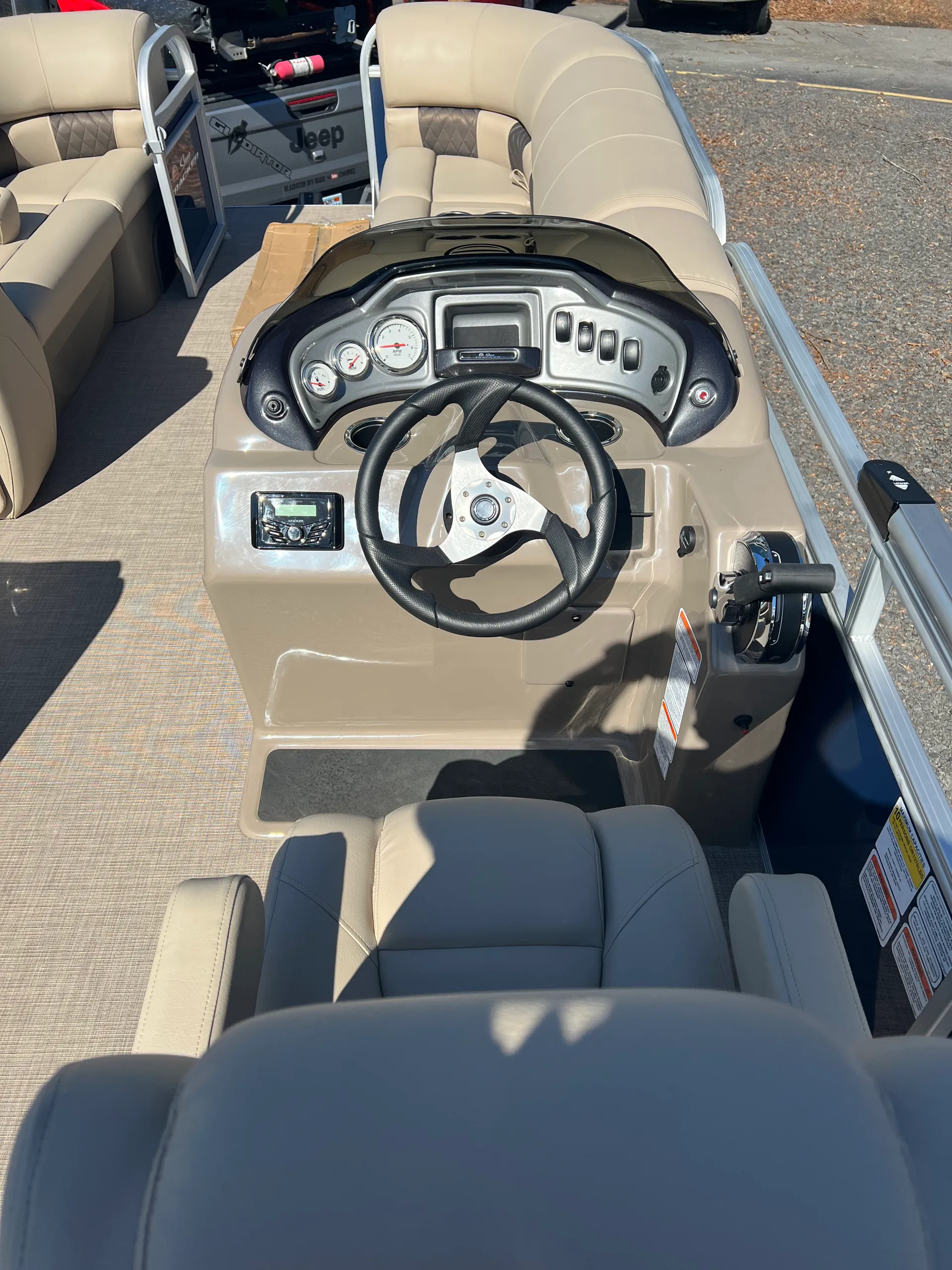 SUN TRACKER PARTY BARGE 20 DLX in Heber Springs, AR — photo 3