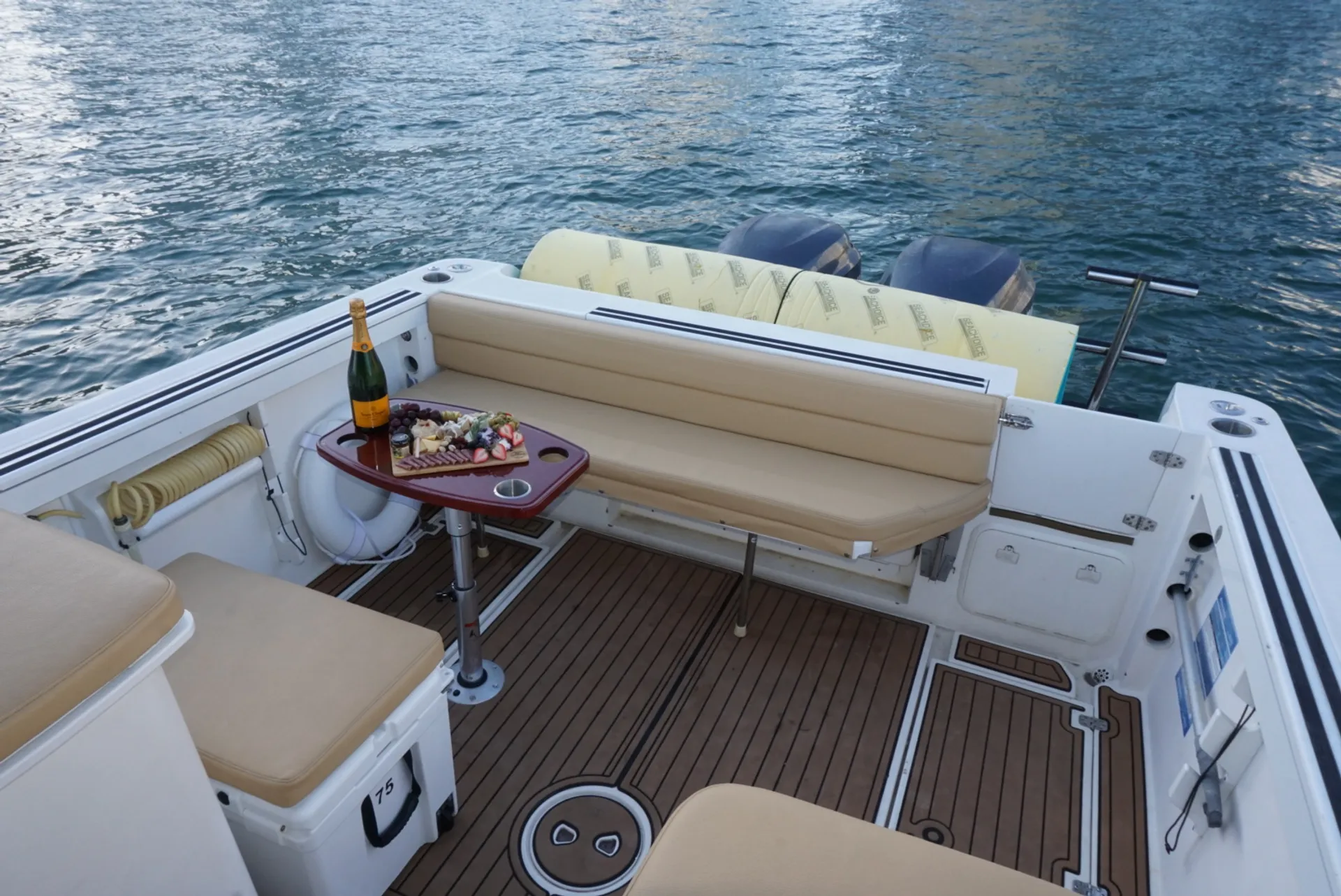 28' Aquasport boats ** 1 HOUR FREE**