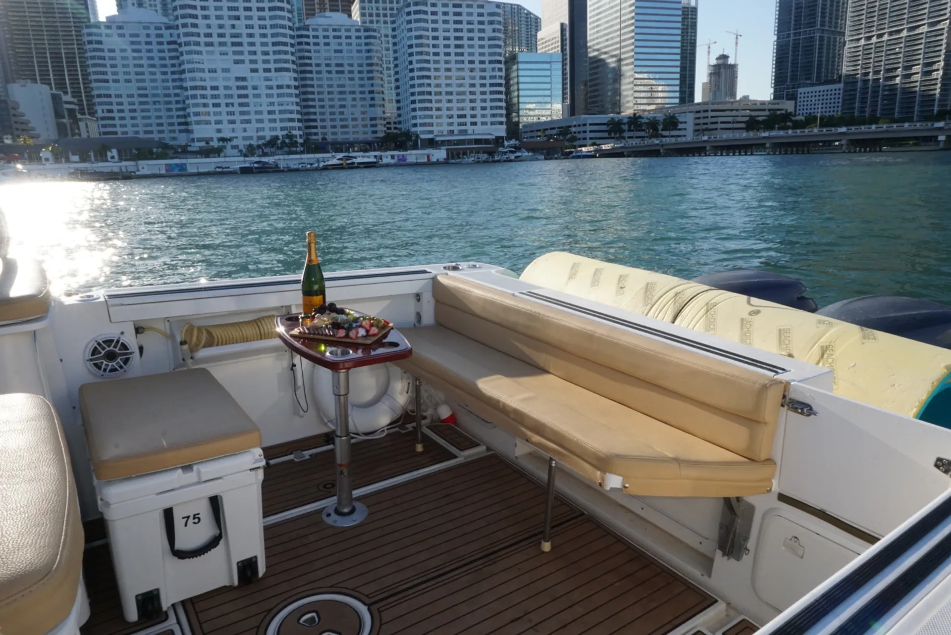 28' Aquasport boats ** 1 HOUR FREE**