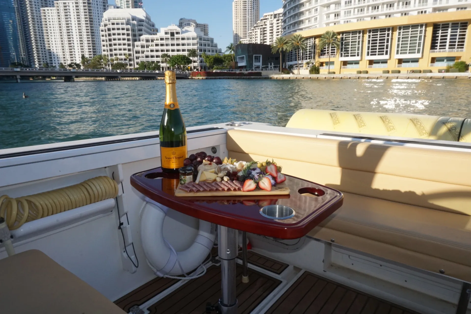 28' Aquasport boats ** 1 HOUR FREE**