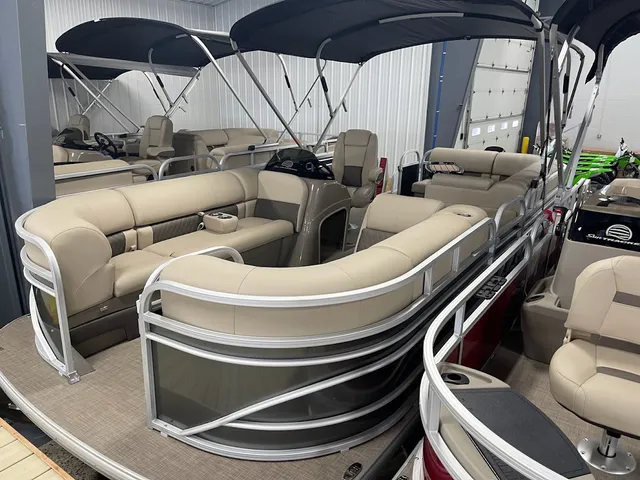 Rent a SUN TRACKER pontoon in Lewis Center, OH near me