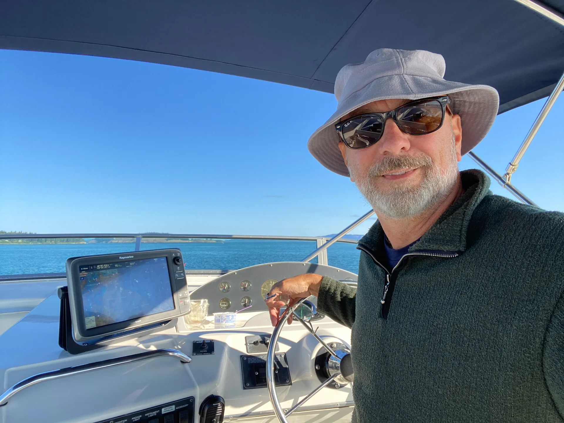 Bayliner 3788 Command Bridge MY in Everett, WA — photo 8