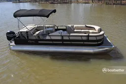 Comfortable and spacious 28’ Pontoon 