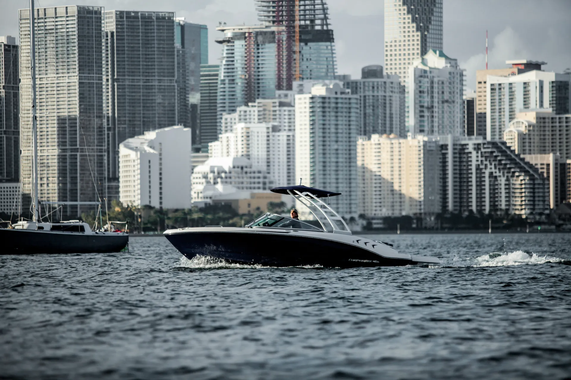 Chaparral Boats SSI 21 in Miami Beach, FL — photo 6