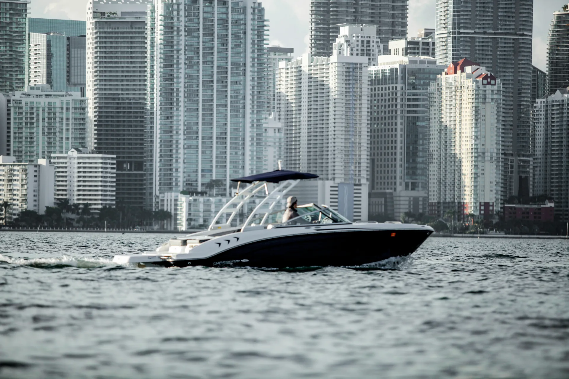 Chaparral Boats SSI 21 in Miami Beach, FL — photo 5