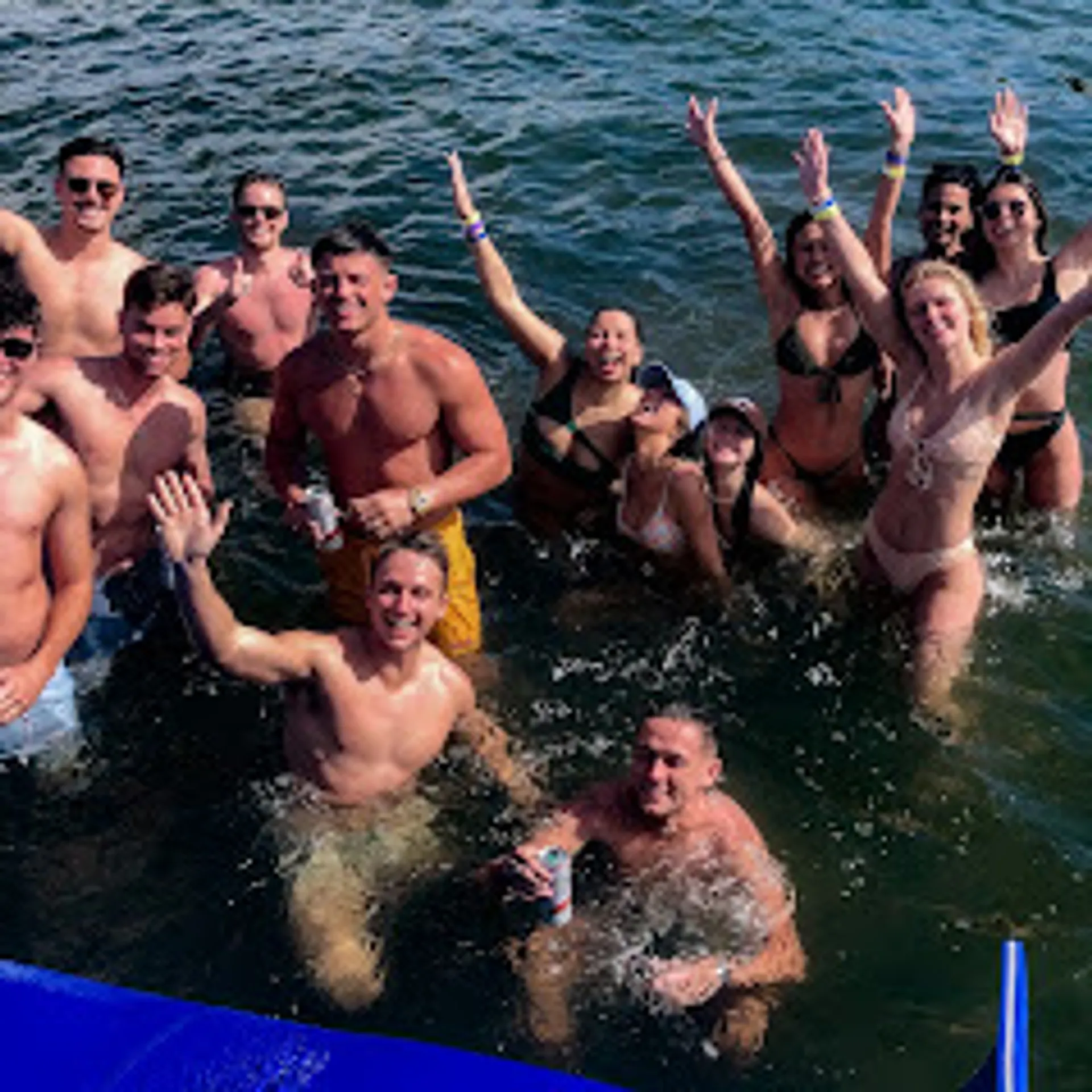 TIKI LOVE ---- 16 passenger amazing party boats .