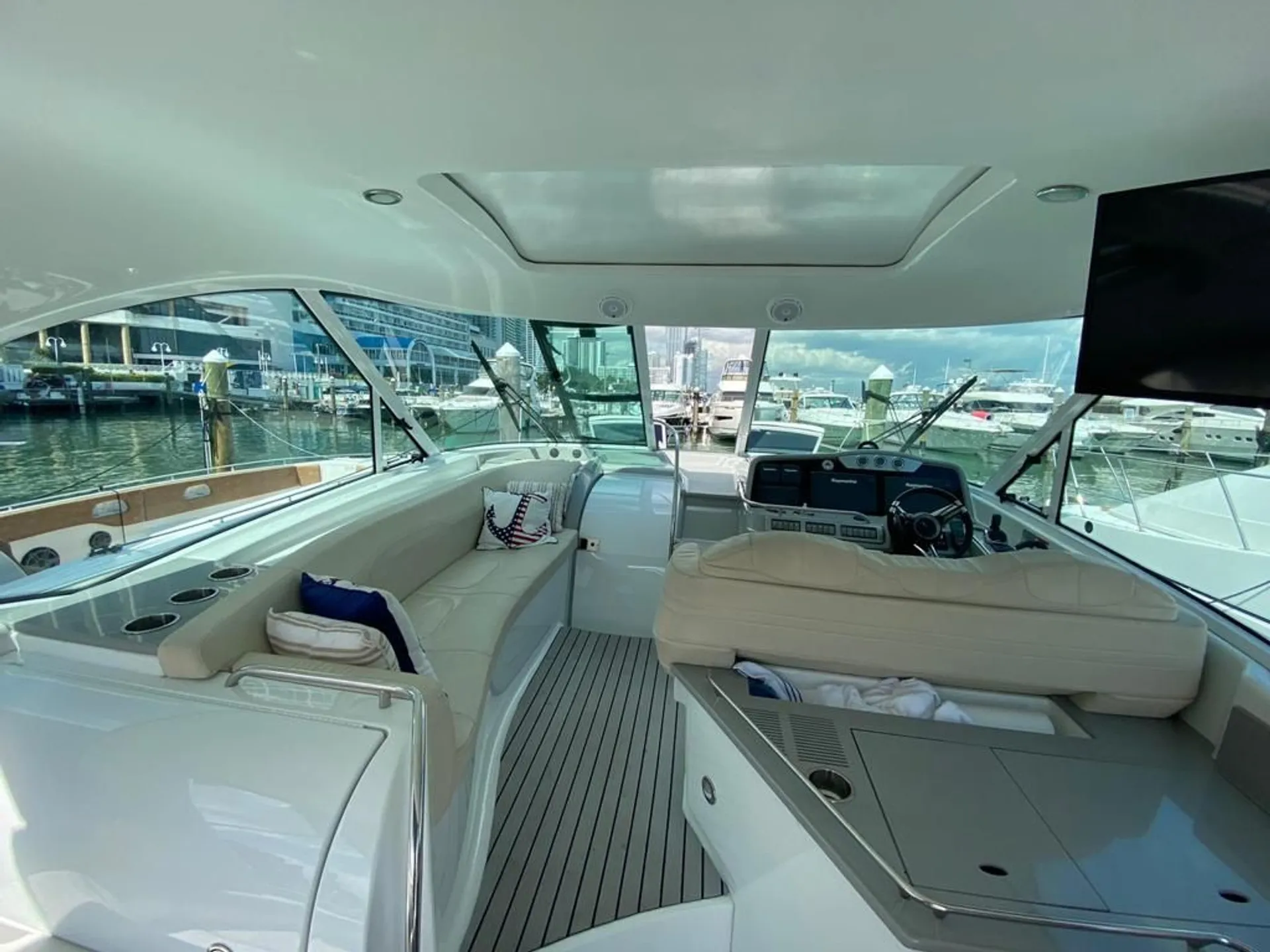 FORMULA BY THUNDERBIRD 45 YACHT in Miami, FL — photo 6