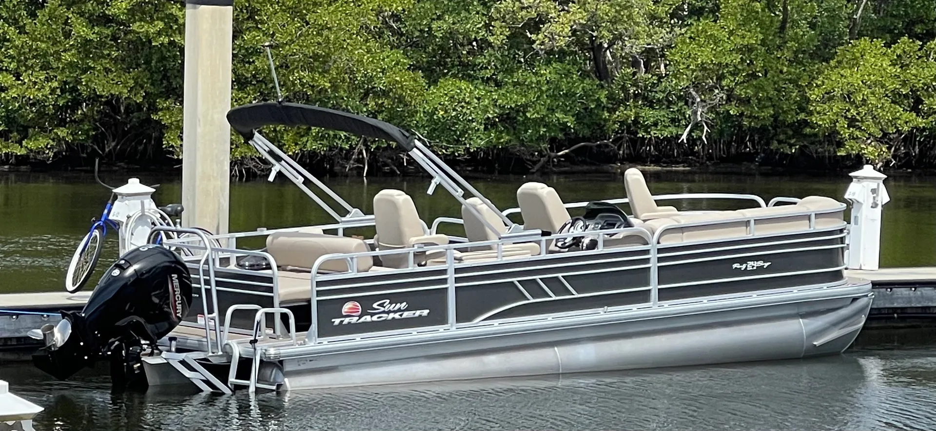 SUN TRACKER PARTY BARGE 24 DLX in Dania Beach, FL — photo 3