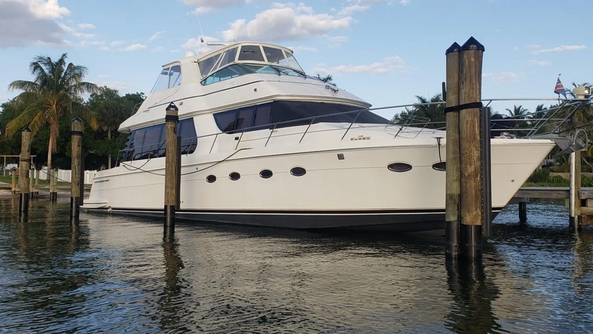 Carver 570 Voyager in Bradenton, FL — photo 2
