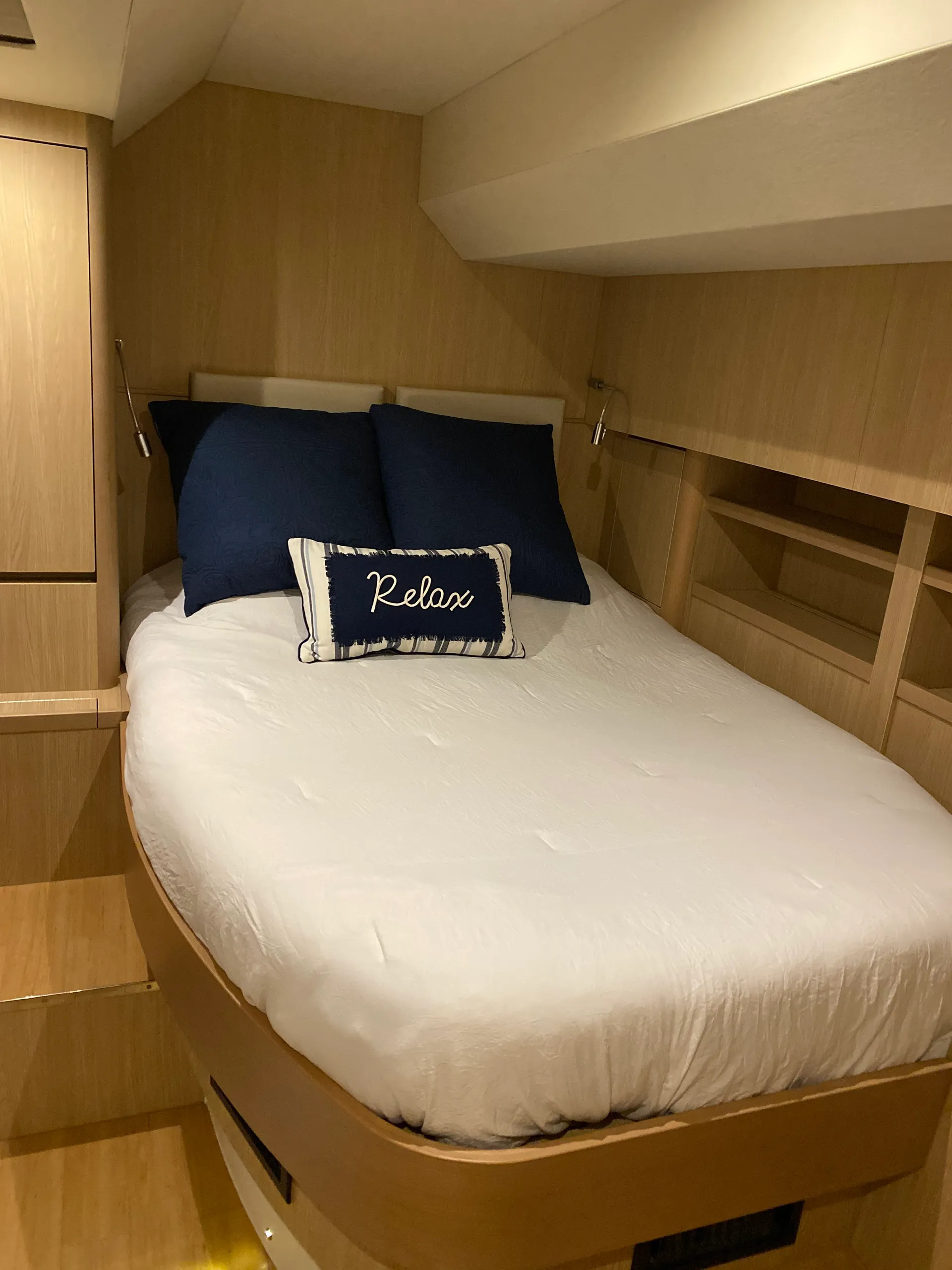 44’ Aquila Luxury Yacht Charter in St. Petersburg