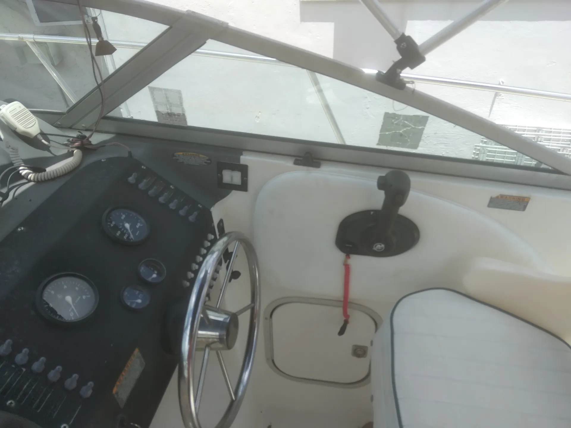 Bayliner Trophy 2302  in Fort Lauderdale, FL — photo 4