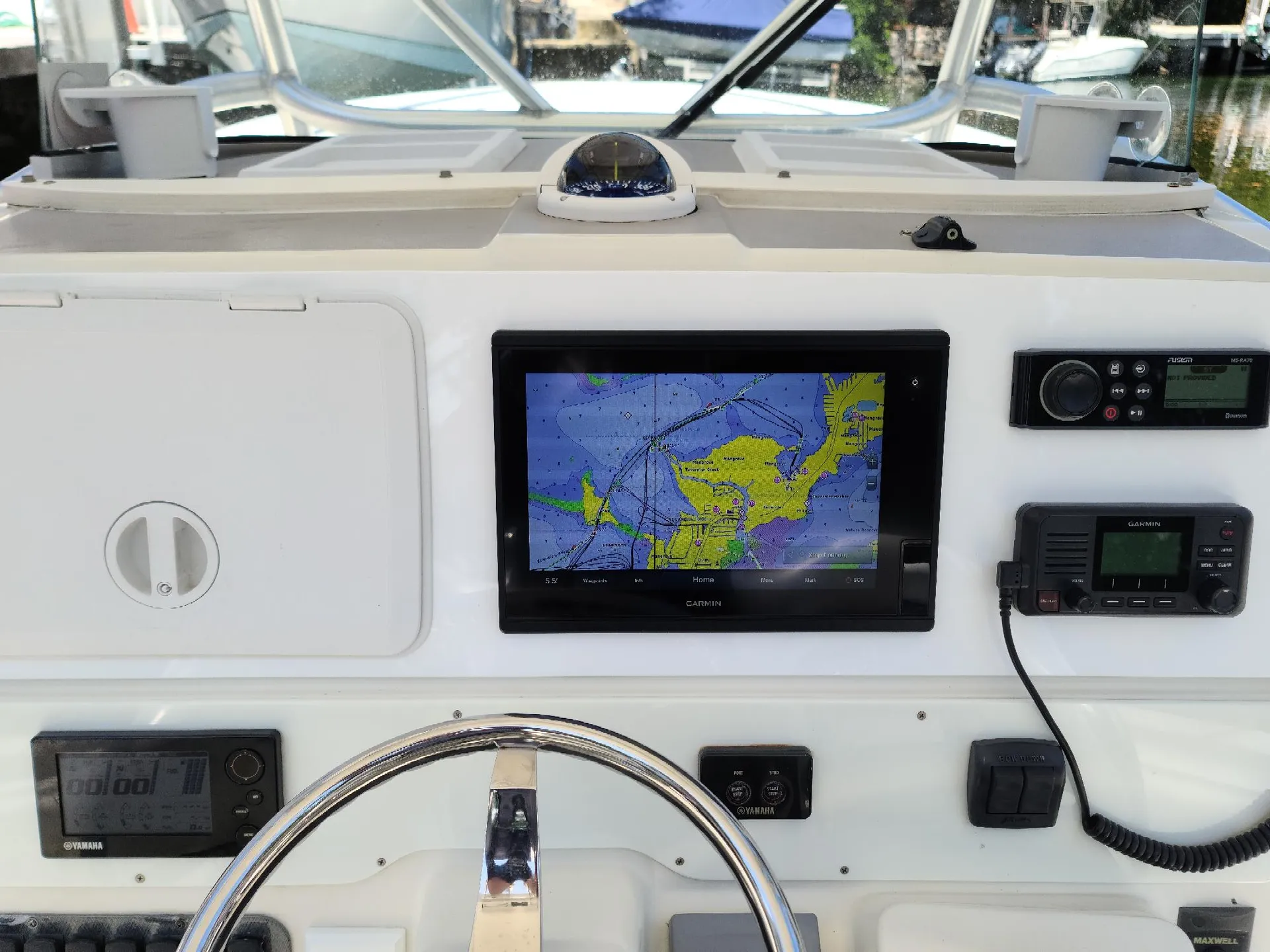 Hydrasports Boats 3300 CC w/3-F225 TXR in Tavernier, FL — photo 2